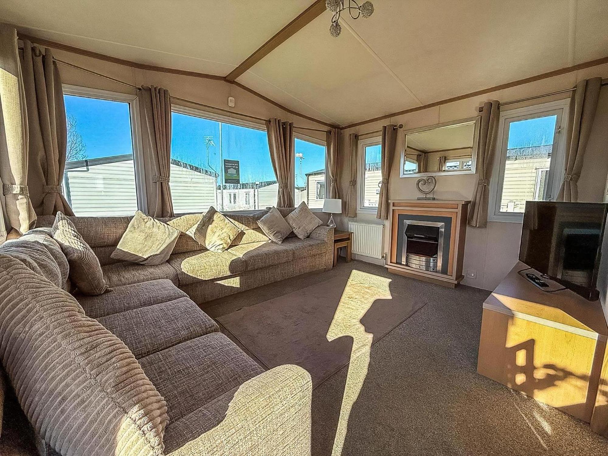 Lovely 6 Berth Caravan For Hire At Manor Park In Norfolk Ref 23044s Campsite Hunstanton