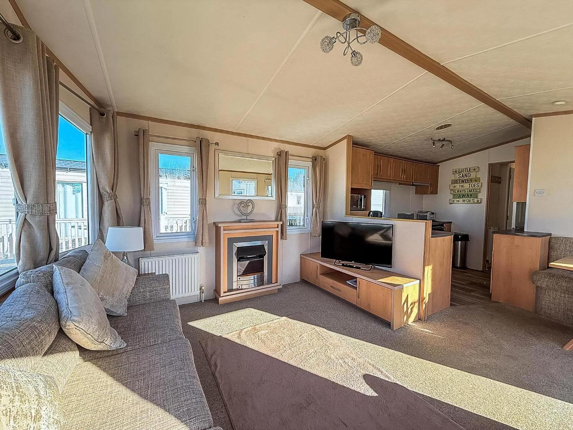 Lovely 6 Berth Caravan For Hire At Manor Park In Norfolk Ref 23044s * Hunstanton