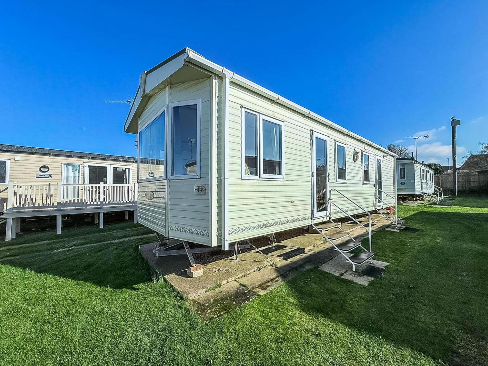 Lovely 6 Berth Caravan For Hire At Manor Park In Norfolk Ref 23044s Campsite