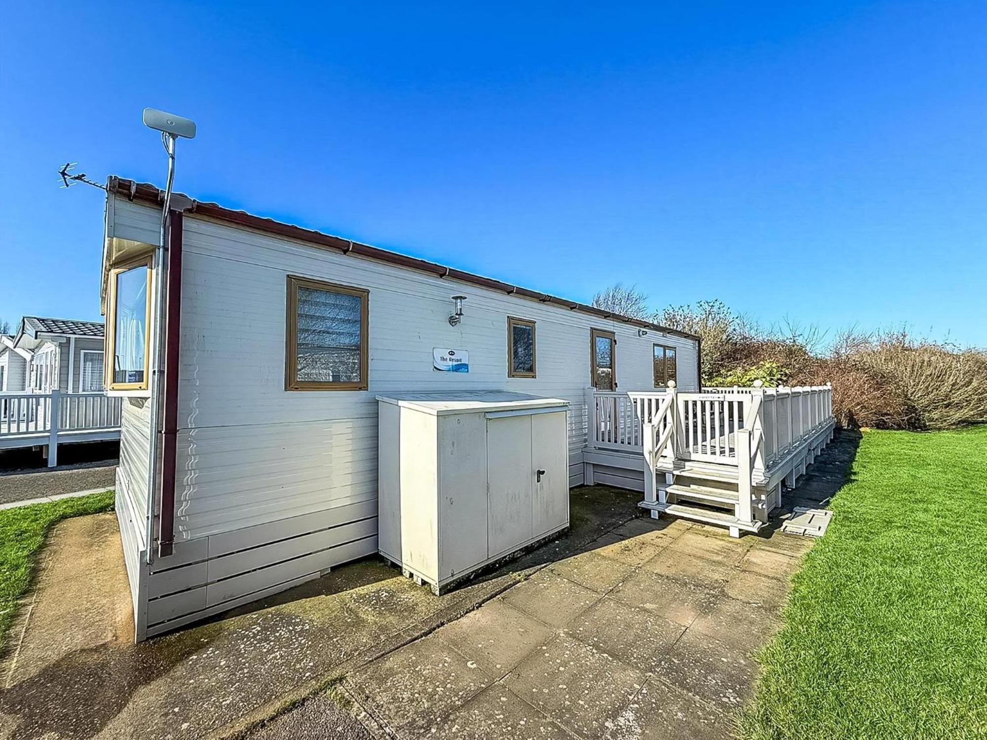 Campsite Beautiful 6 Berth Caravan For Hire With Huge Decking At Manor Park Ref 23142k