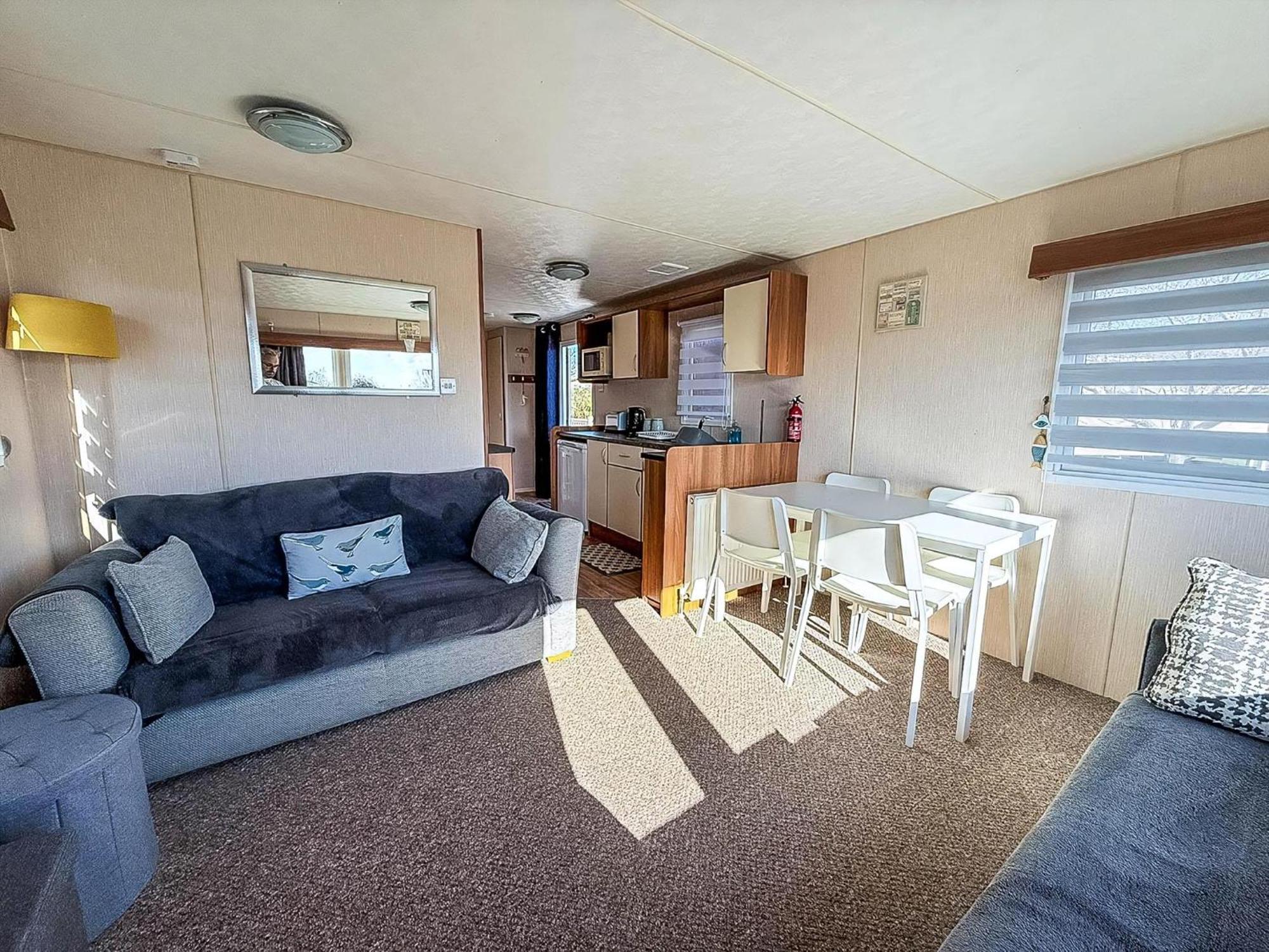 Campsite Beautiful 6 Berth Caravan For Hire With Huge Decking At Manor Park Ref 23142k *