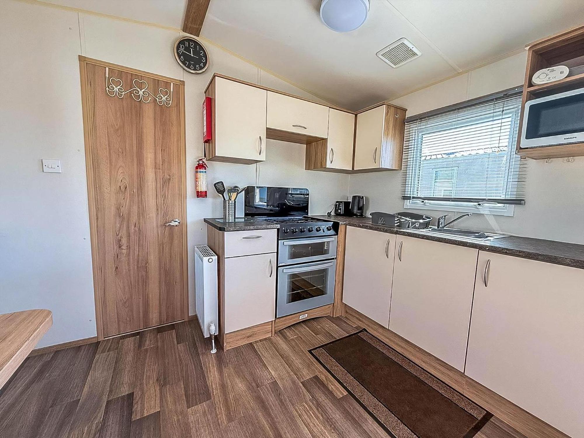 Beautiful Caravan With Decking At Wifi At Manor Park, Ref 23098t *