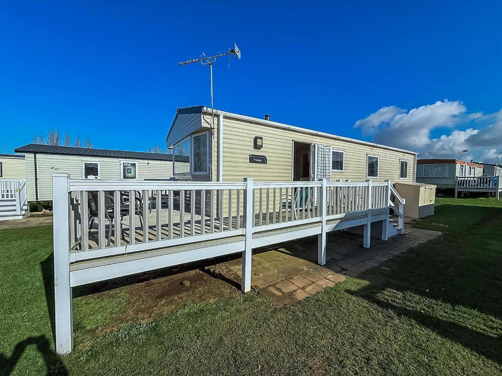 Campsite Beautiful Caravan With Decking At Wifi At Manor Park, Ref 23098t