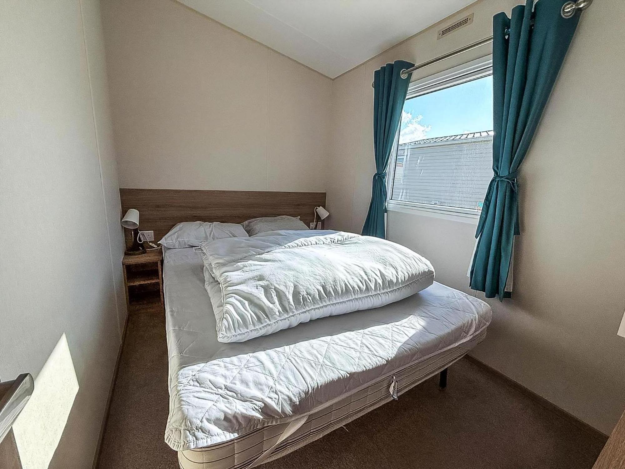 Campsite Beautiful Caravan With Decking At Wifi At Manor Park, Ref 23098t *
