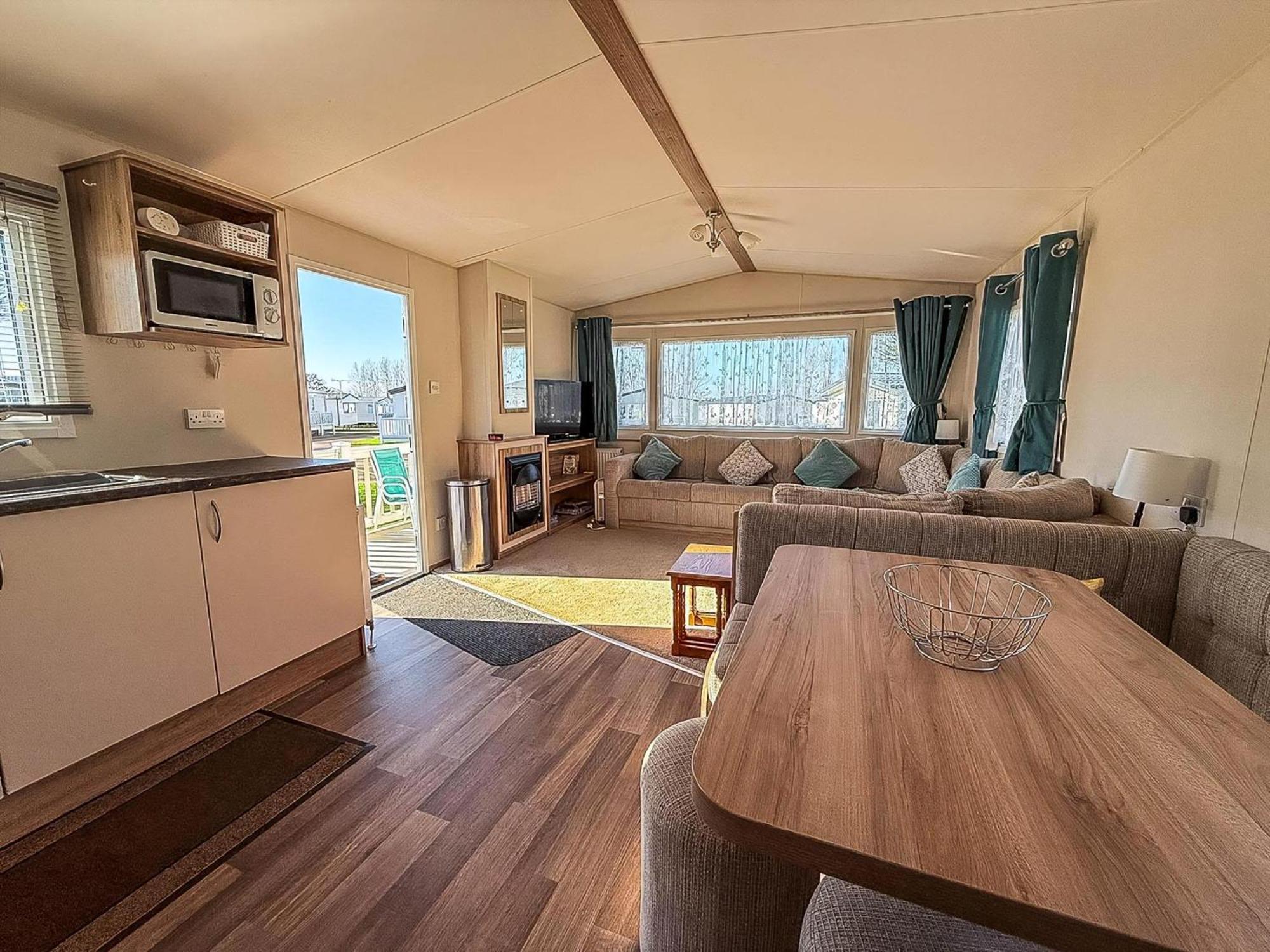 Beautiful Caravan With Decking At Wifi At Manor Park, Ref 23098t * Hunstanton