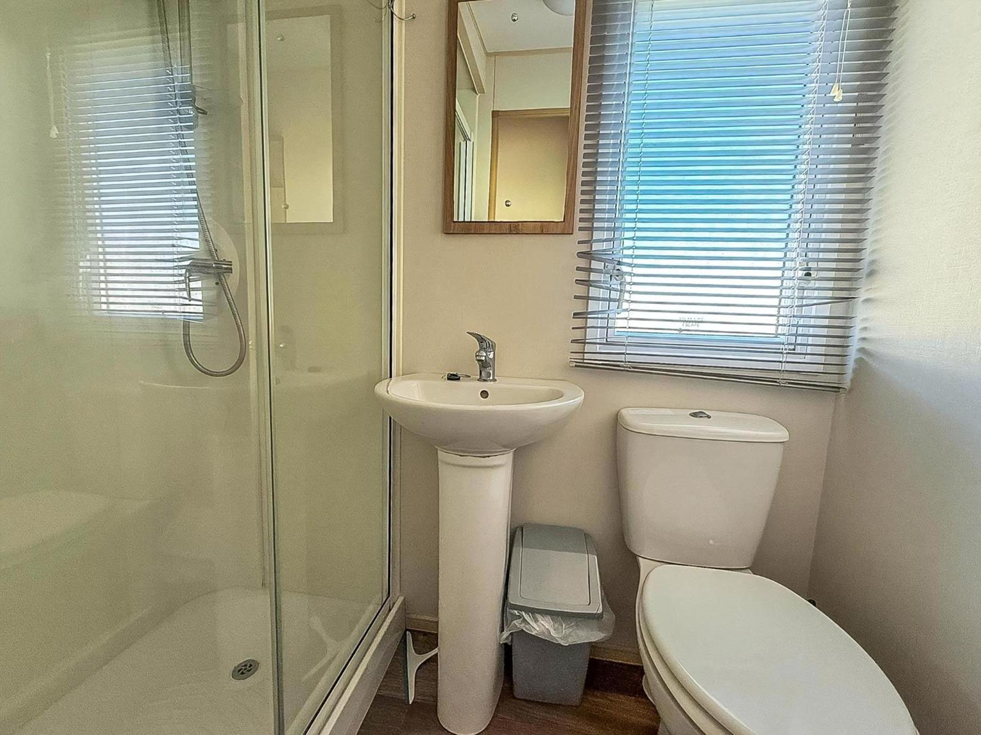 Beautiful Caravan With Decking At Wifi At Manor Park, Ref 23098t