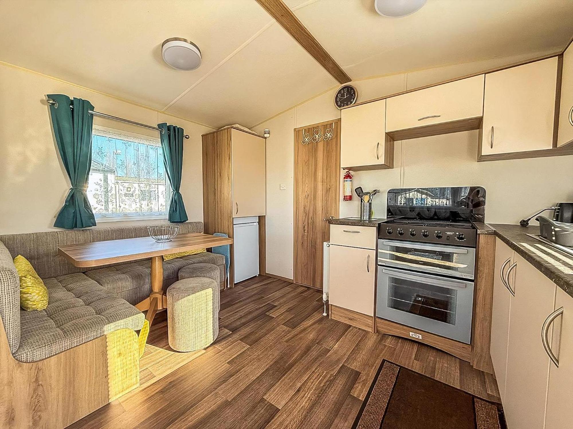 Campsite Beautiful Caravan With Decking At Wifi At Manor Park, Ref 23098t