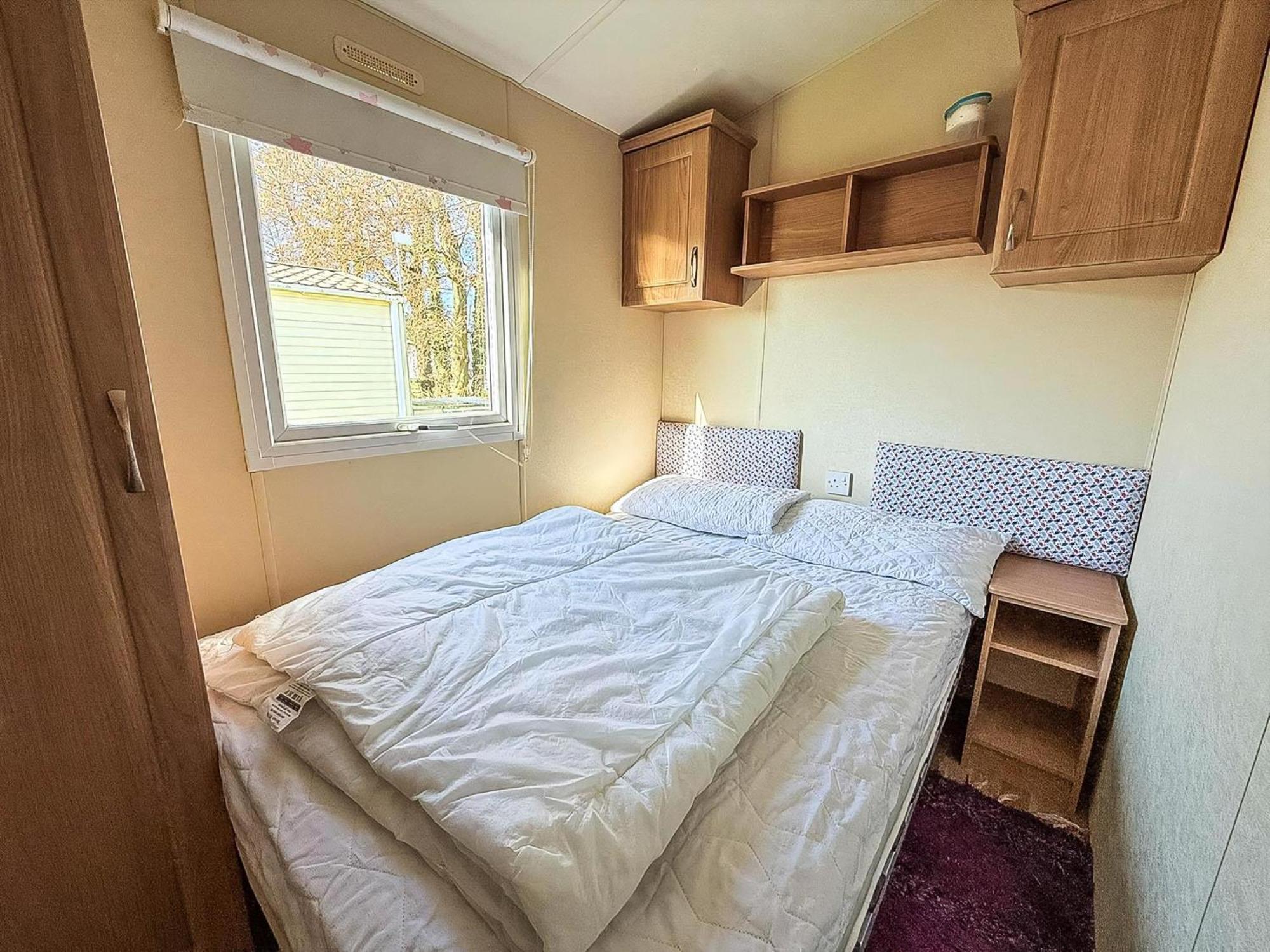 Campsite Caravan With Decking At Manor Park In Hunstanton, Sleeps 6 Ref 23045b *