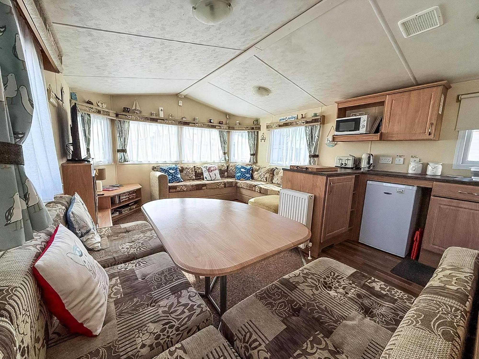 Caravan With Decking At Manor Park In Hunstanton, Sleeps 6 Ref 23045b