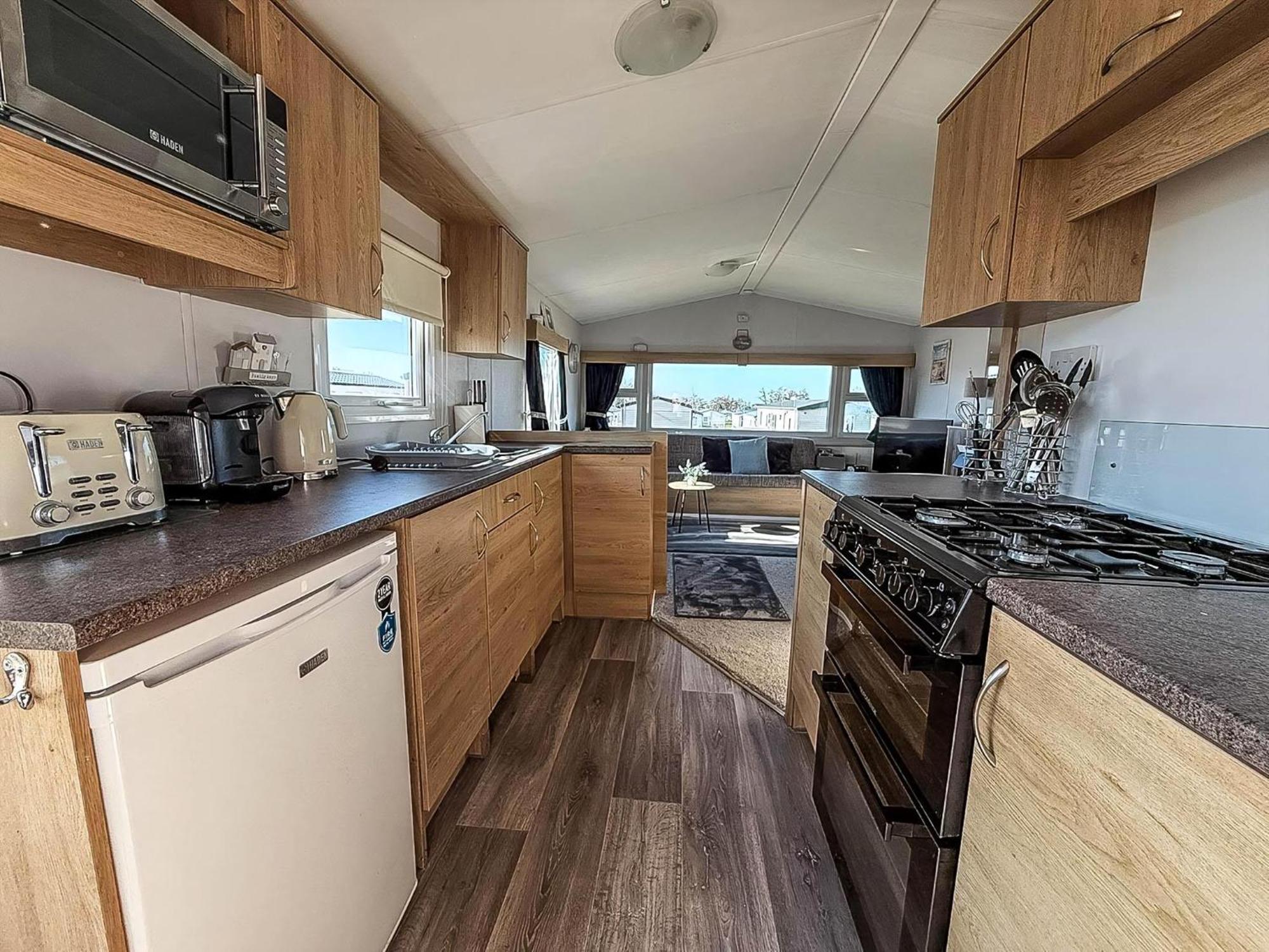 Lovely 8 Berth Caravan At Manor Park Nearby 23107s Campsite *