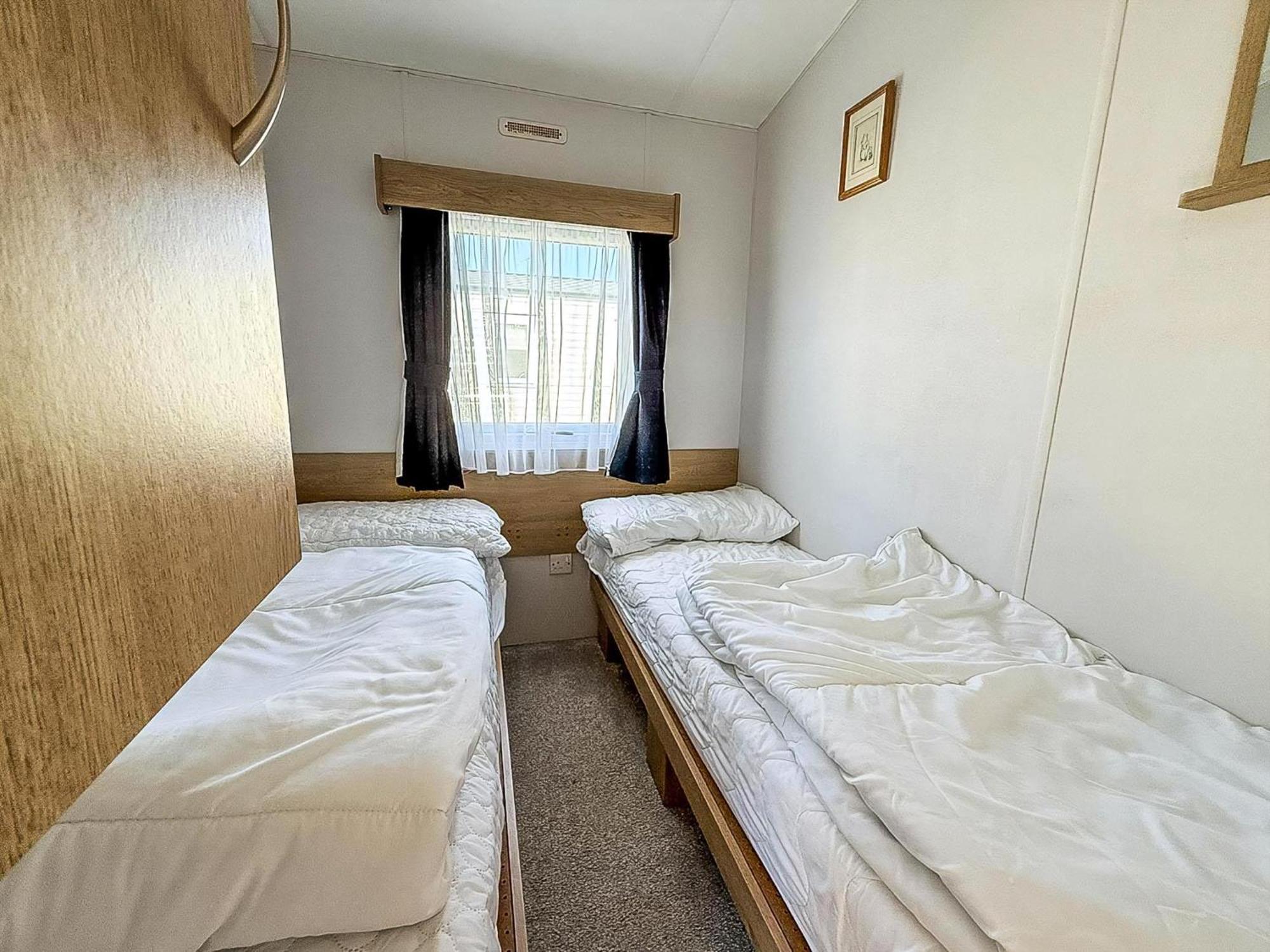 Lovely 8 Berth Caravan At Manor Park Nearby 23107s Campsite