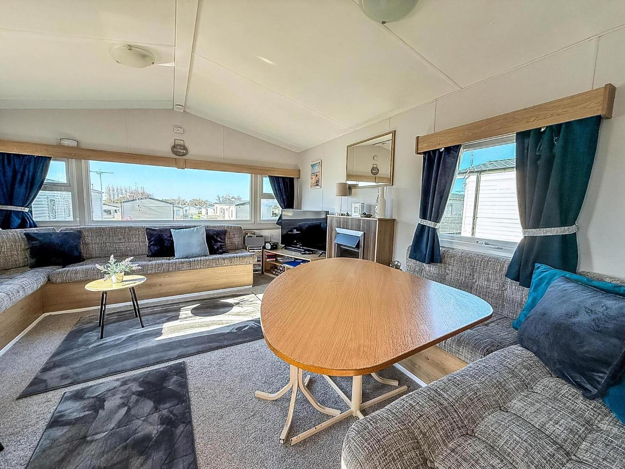 Lovely 8 Berth Caravan At Manor Park Nearby 23107s Campsite