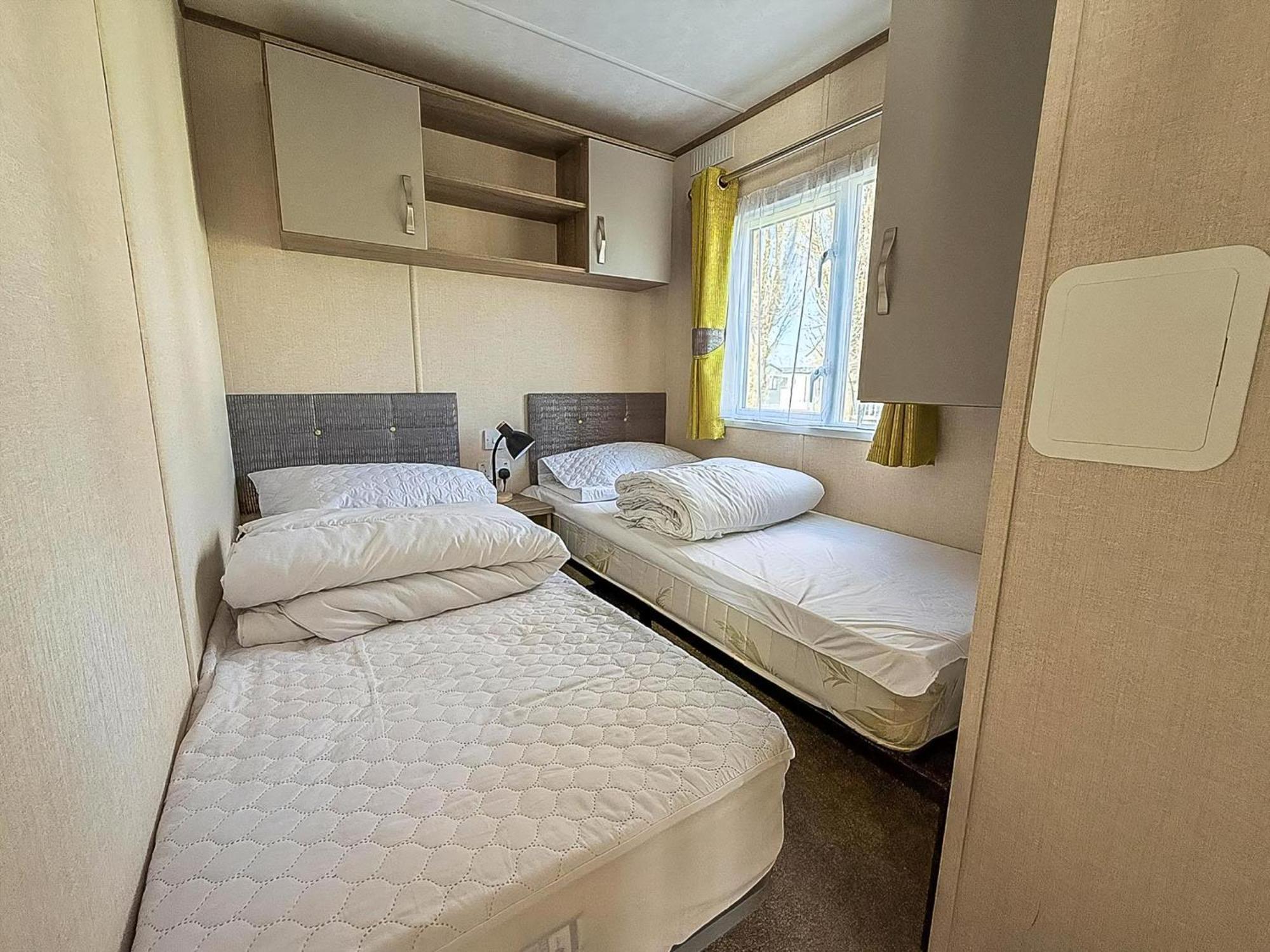 Campsite Lovely Caravan With Decking At Manor Park In Ref 23091t Hunstanton