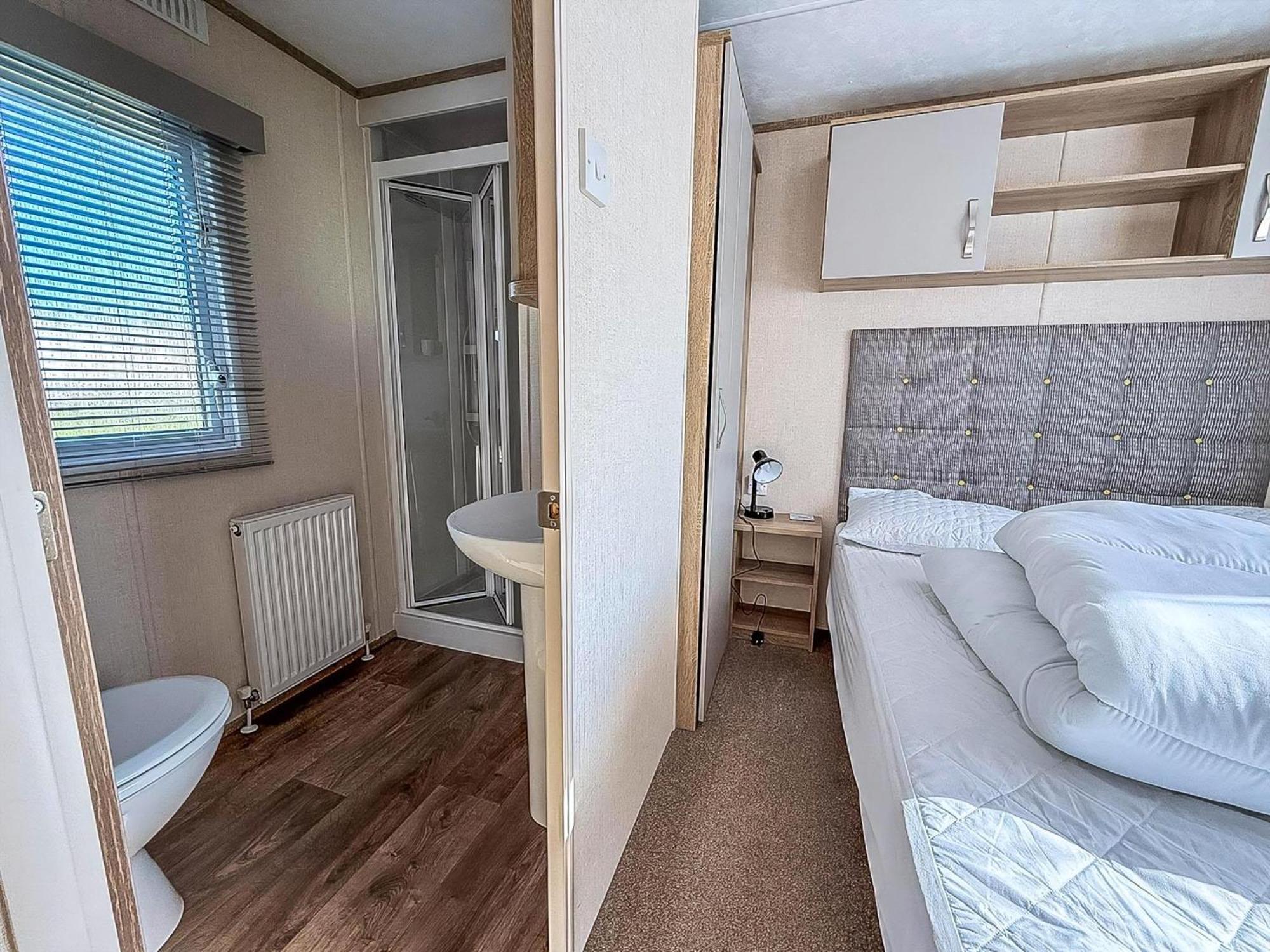 Campsite Lovely Caravan With Decking At Manor Park In Ref 23091t Hunstanton