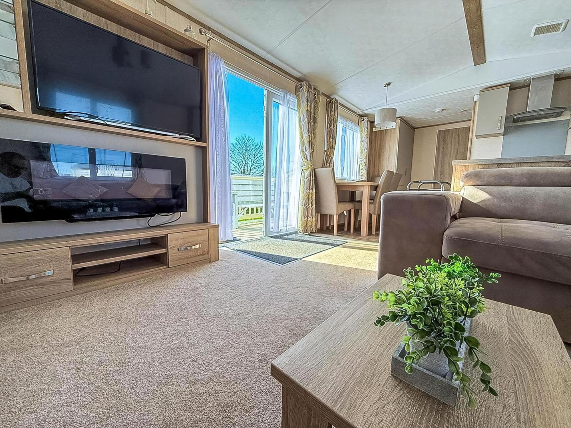 Lovely Caravan With Decking At Manor Park In Ref 23091t Hunstanton