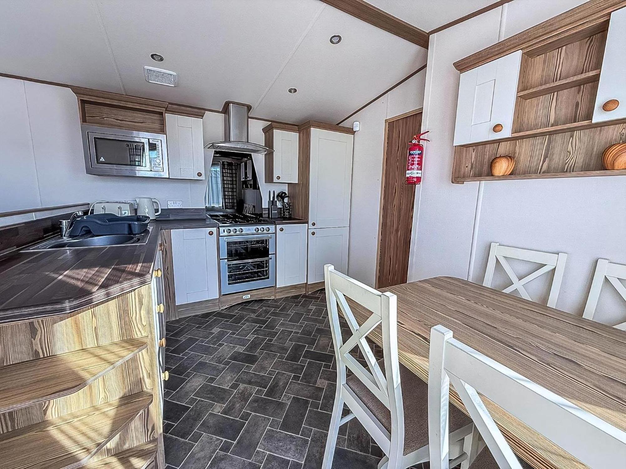 Wonderful 6 Berth Caravan For Hire At Manor Park, Hunstanton, Norfolk Ref 23028s Campsite