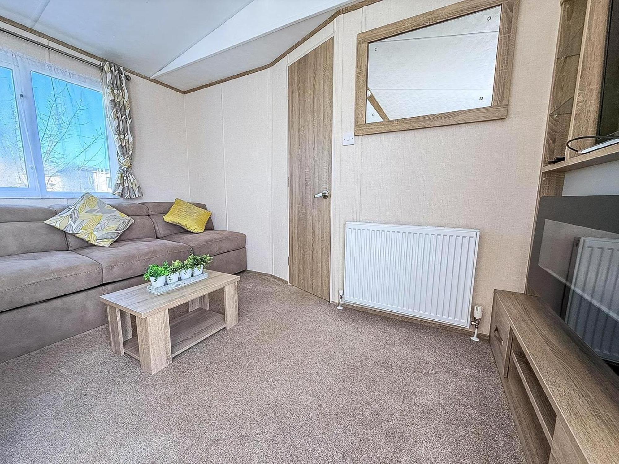 Lovely Caravan With Decking At Manor Park In Ref 23091t Campsite Hunstanton
