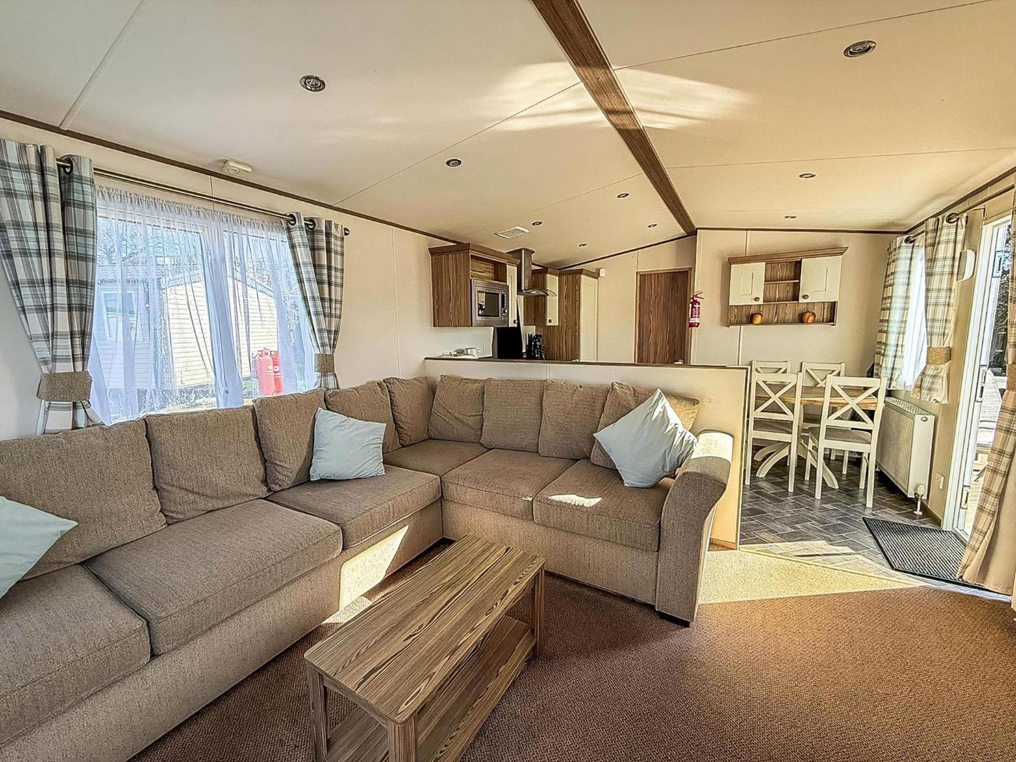 Campsite Wonderful 6 Berth Caravan For Hire At Manor Park, Hunstanton, Norfolk Ref 23028s Hunstanton