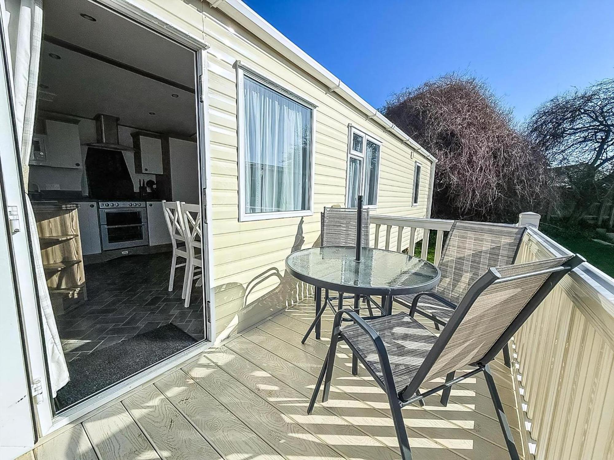 Wonderful 6 Berth Caravan For Hire At Manor Park, Hunstanton, Norfolk Ref 23028s * Hunstanton