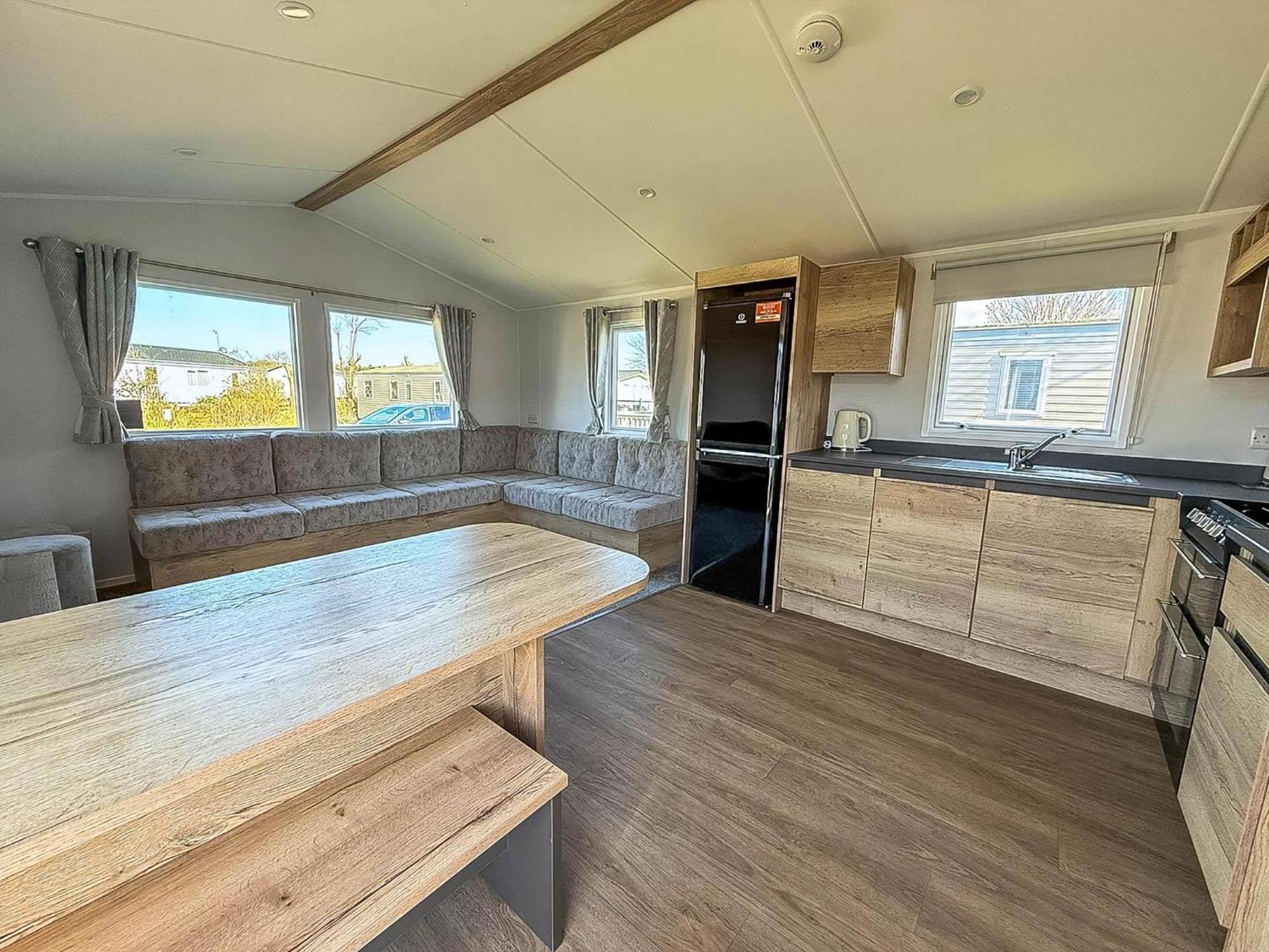 Lovely 8 Berth Caravan Ref 23028b Hunstanton