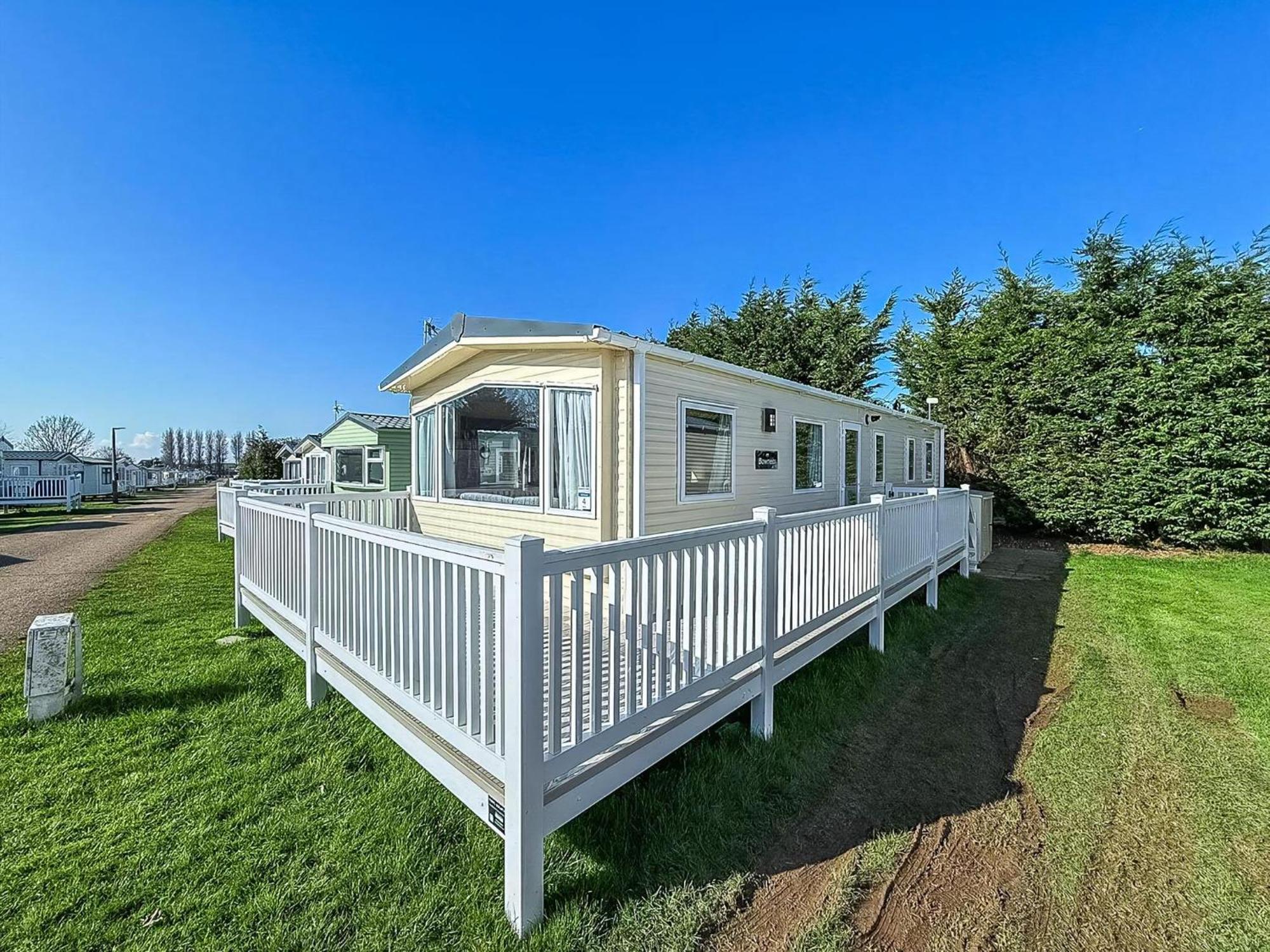 Campsite Homely 8 Berth Caravan At Manor Park, Near Ref 23004b Hunstanton