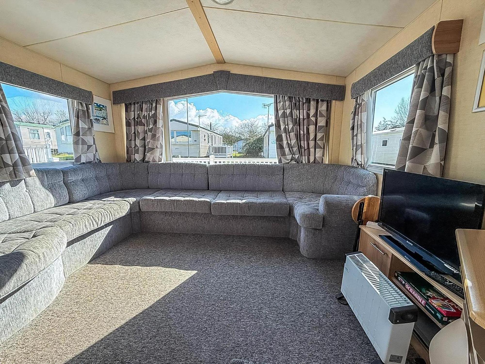 Homely 8 Berth Caravan At Manor Park, Near Ref 23004b