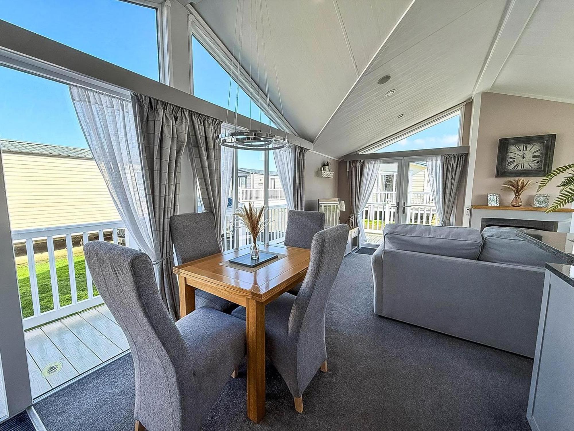 Stunning With Decking At Manor Park Near Ref 23066w Hunstanton