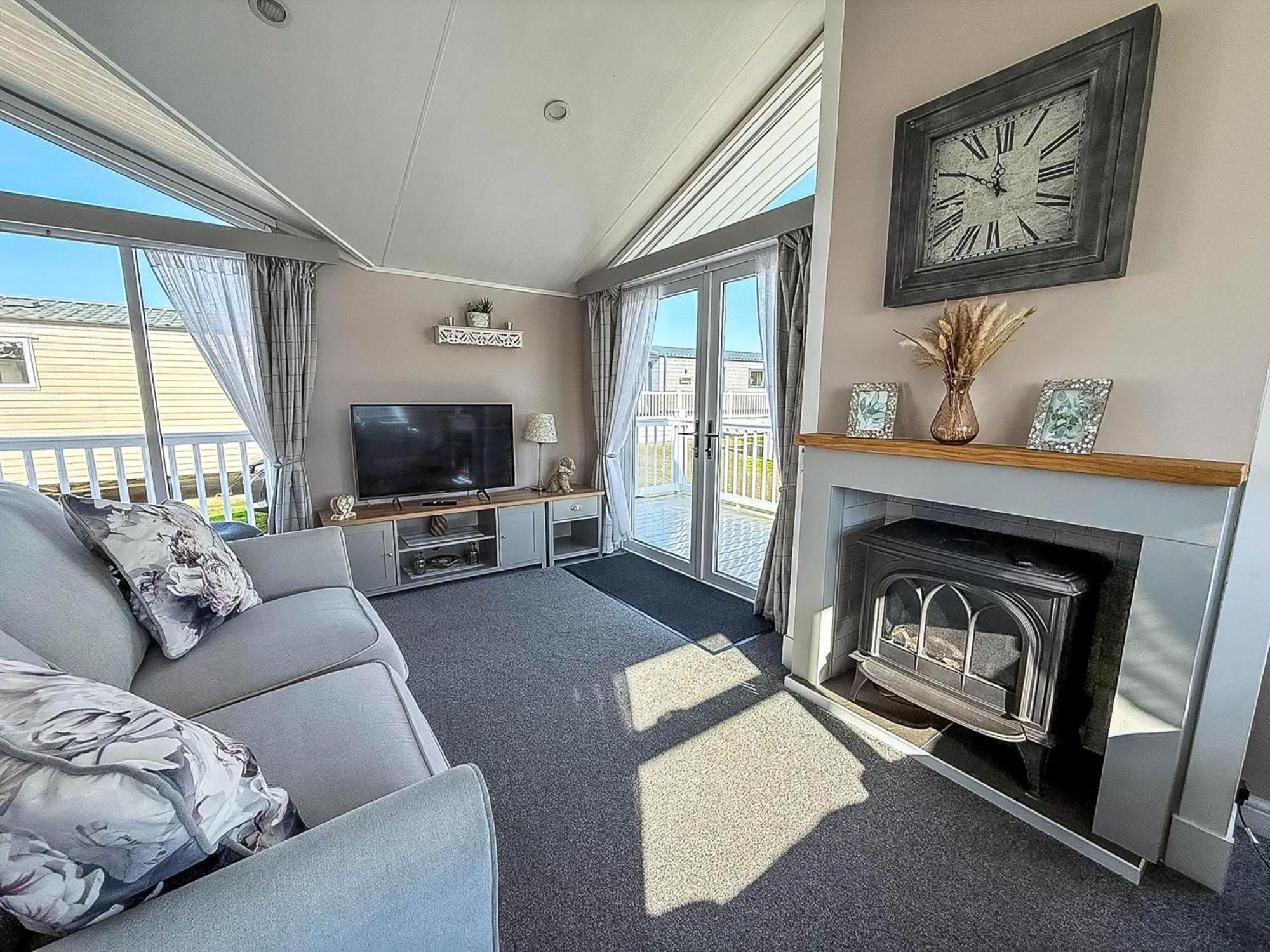 Campsite Stunning With Decking At Manor Park Near Ref 23066w *