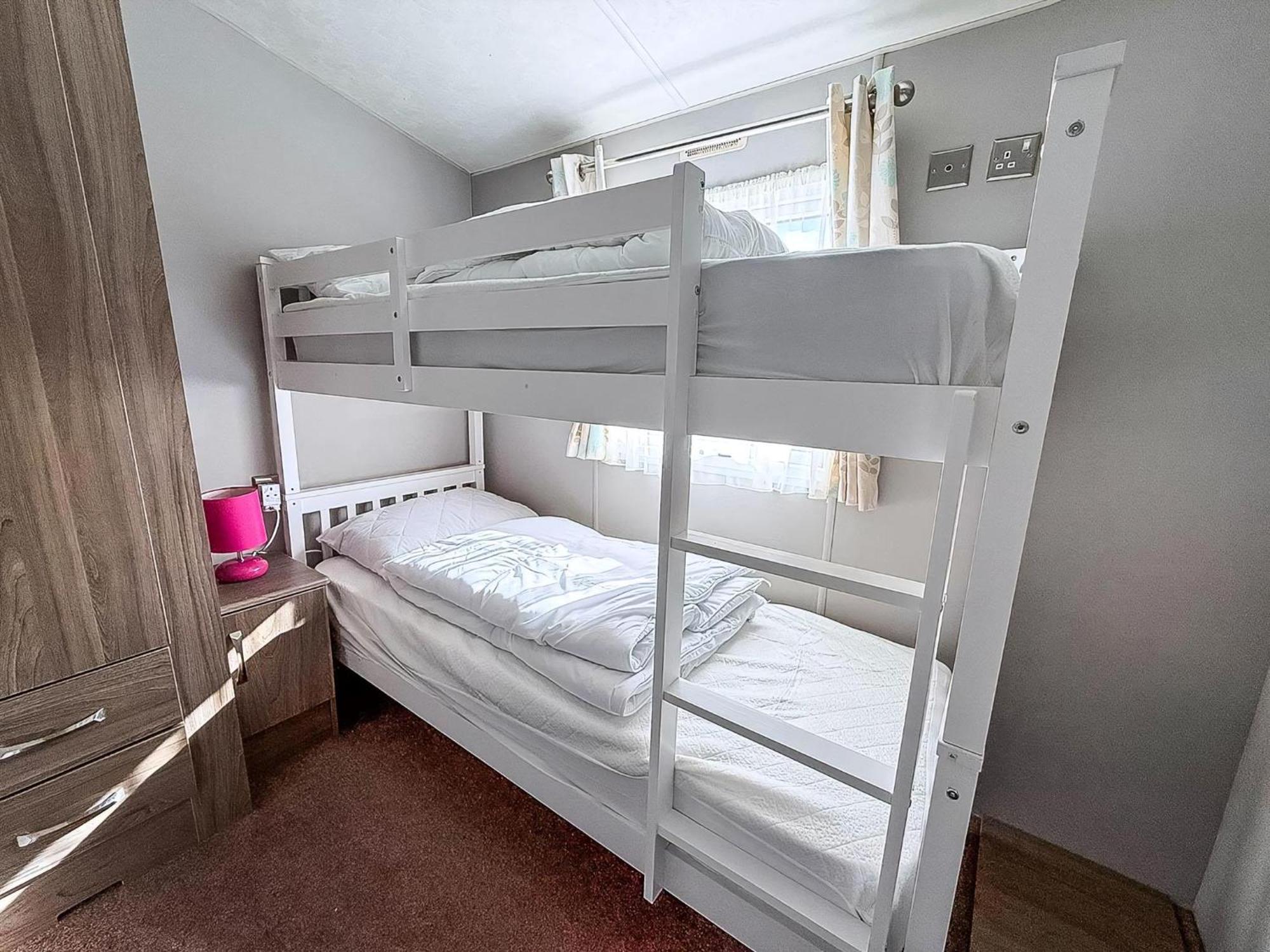 Homely Caravan With Decking At Manor Park, Ref 23036c Hunstanton