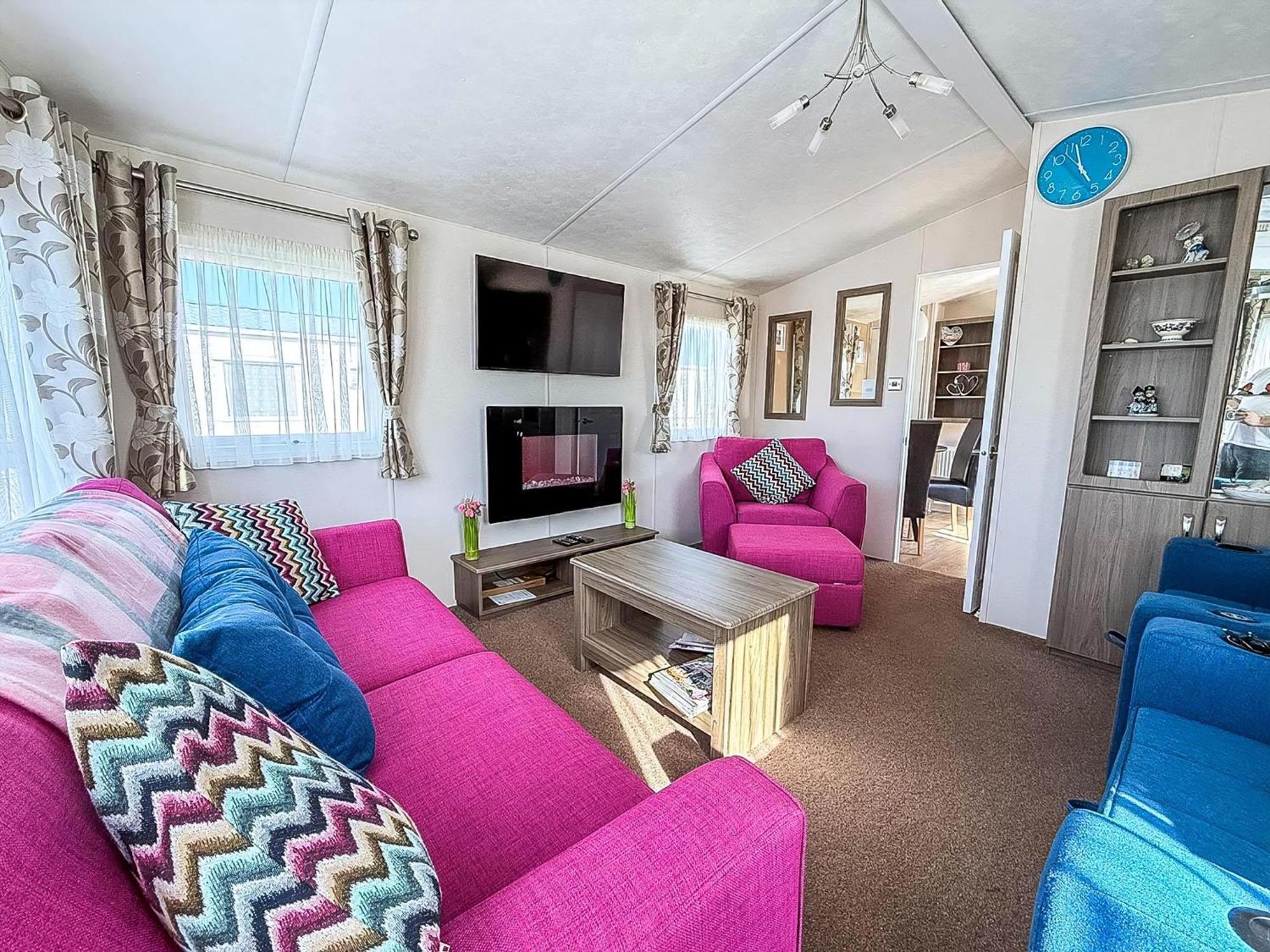 Homely Caravan With Decking At Manor Park, Ref 23036c Campsite Hunstanton