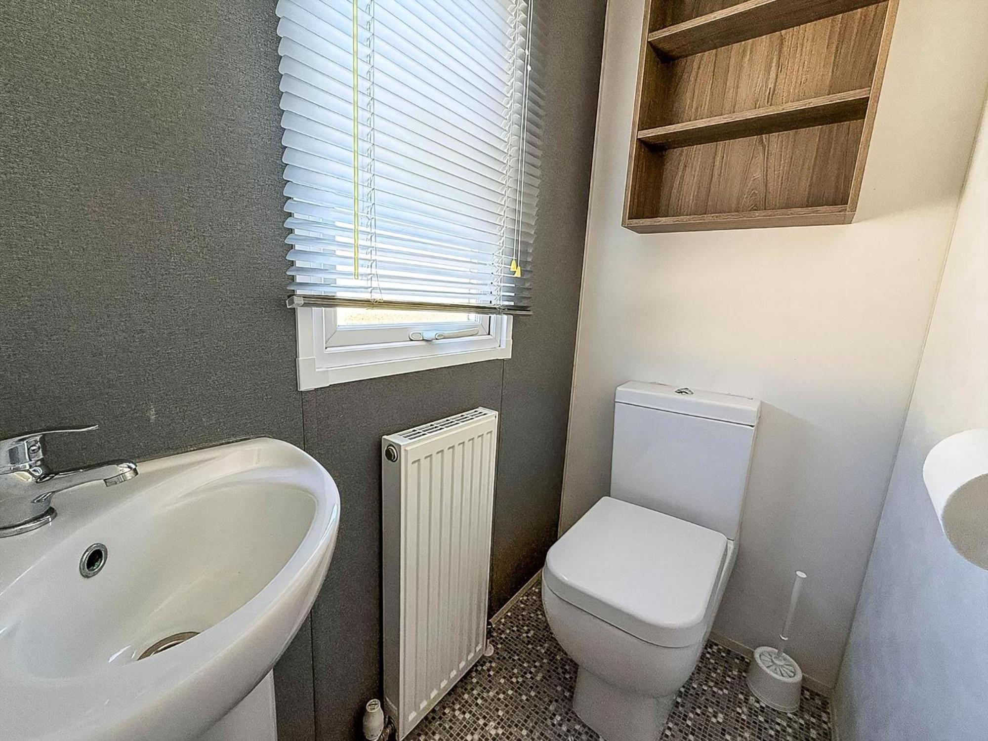 Homely Caravan With Decking At Manor Park, Ref 23036c * Hunstanton