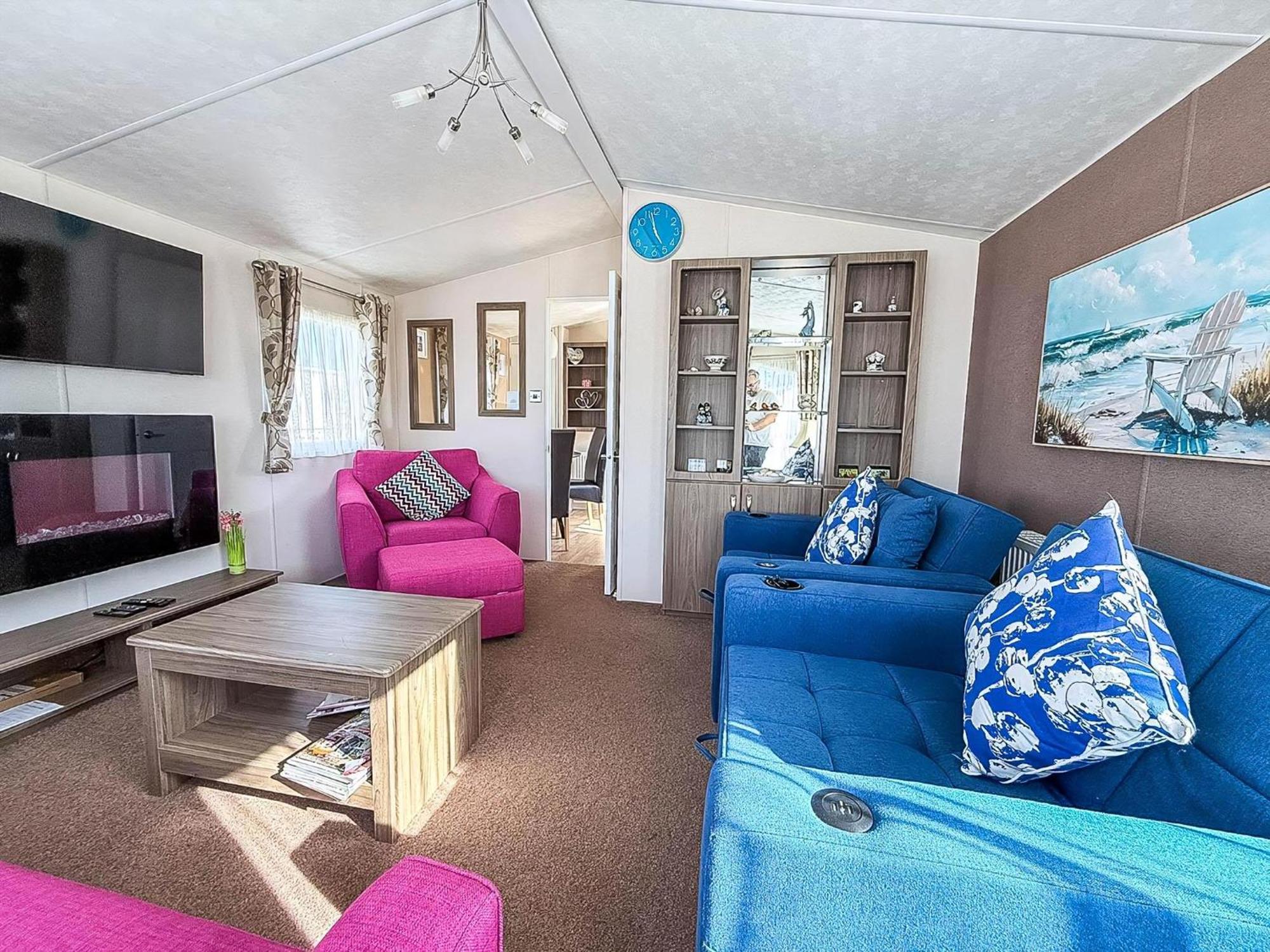 Homely Caravan With Decking At Manor Park, Ref 23036c Campsite Hunstanton