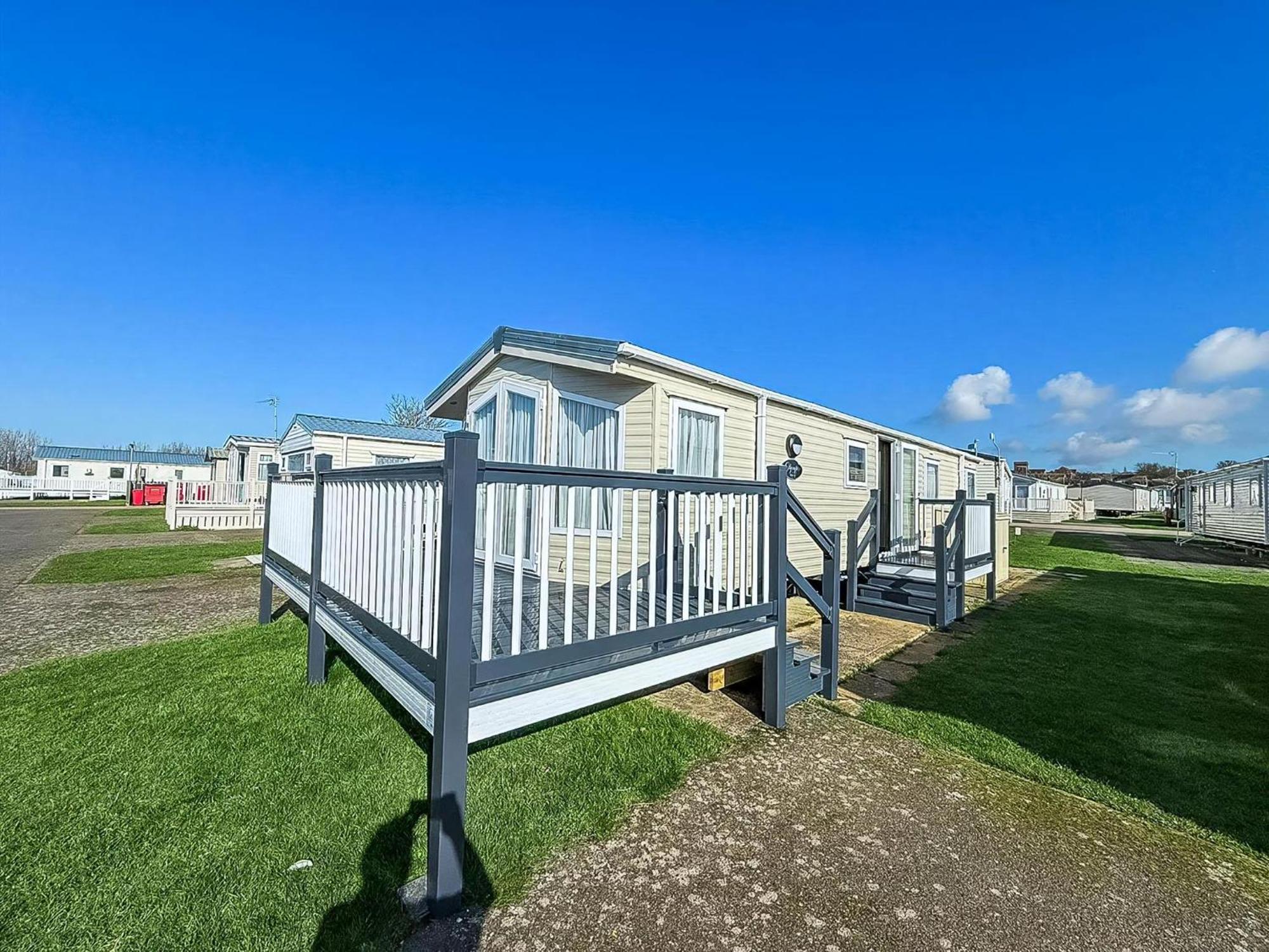 Homely Caravan With Decking At Manor Park, Ref 23036c *