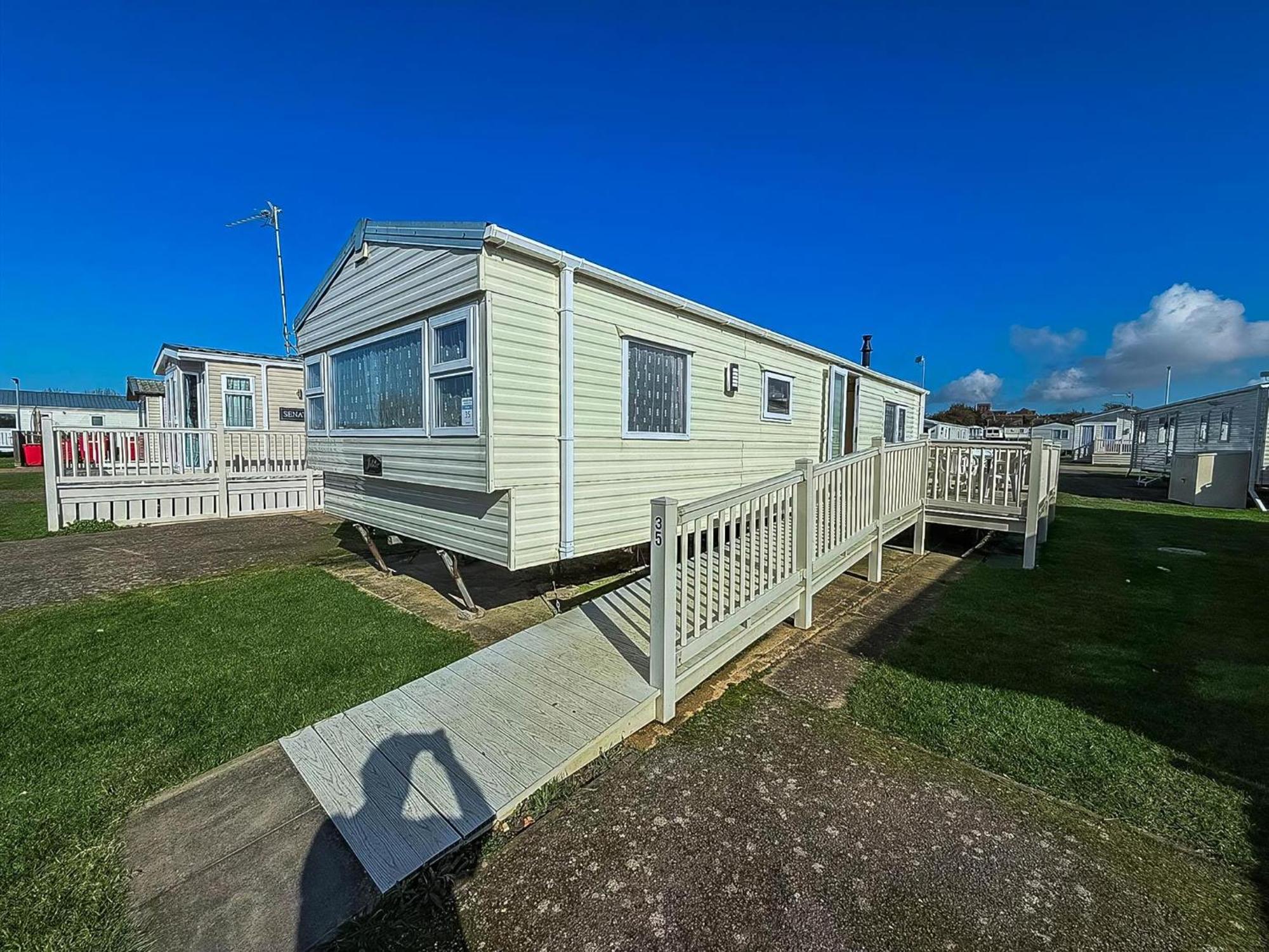 Charming Caravan At Manor Park, Nearby In Norfolk Ref 23035c Campsite