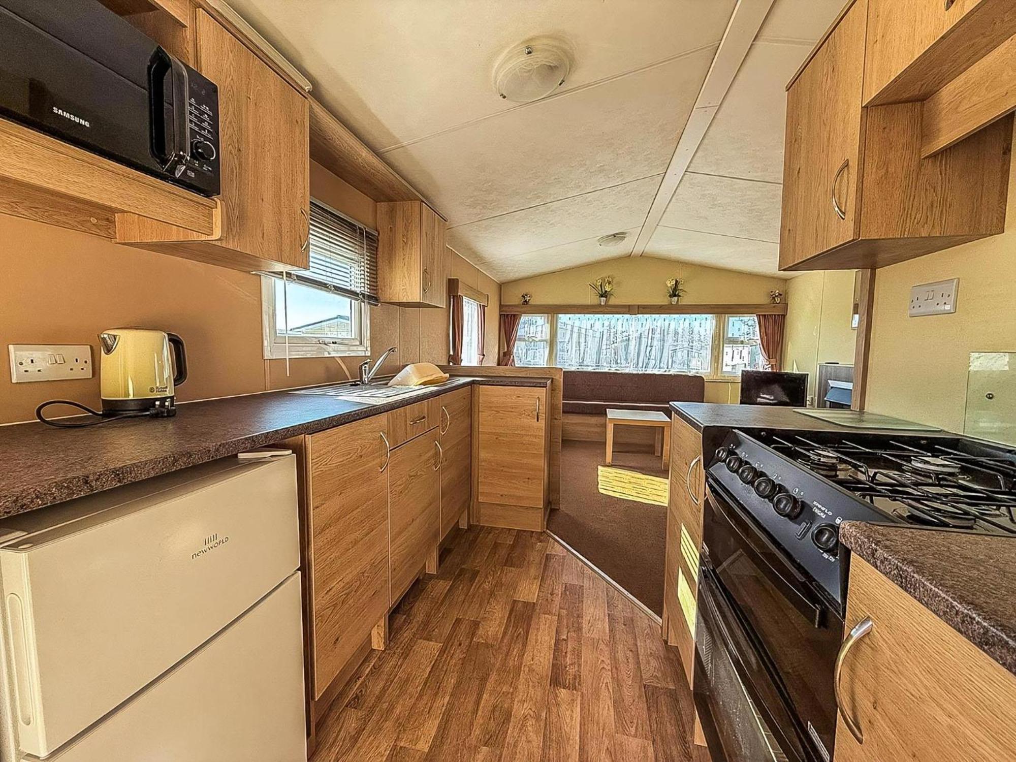 Campsite Charming Caravan At Manor Park, Nearby In Norfolk Ref 23035c