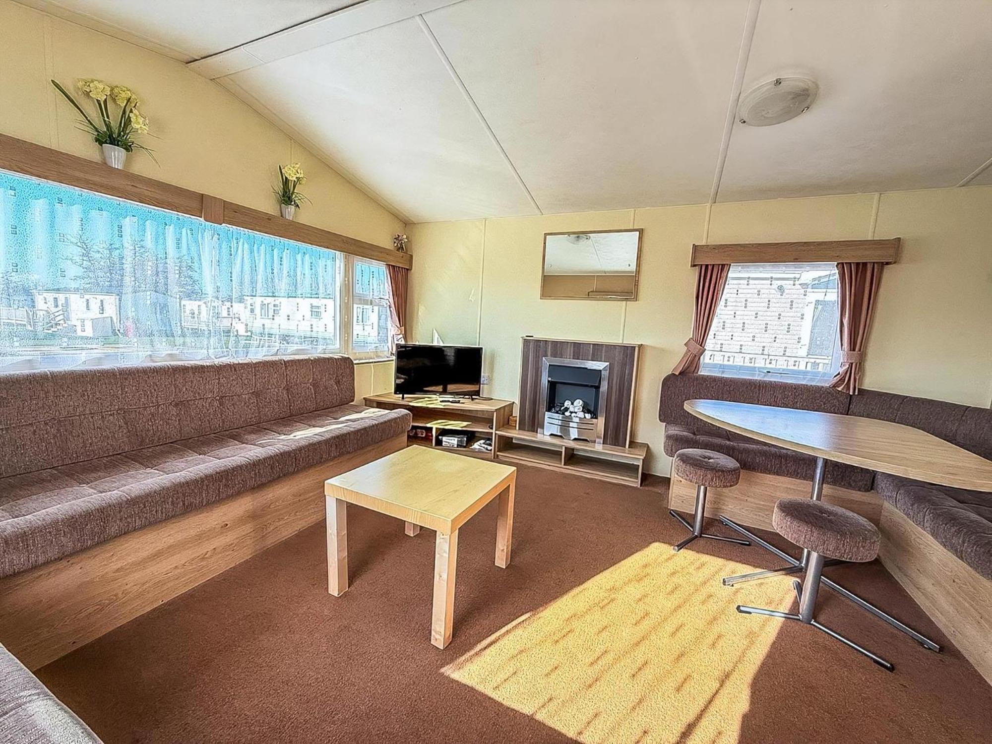 Campsite Charming Caravan At Manor Park, Nearby In Norfolk Ref 23035c Hunstanton