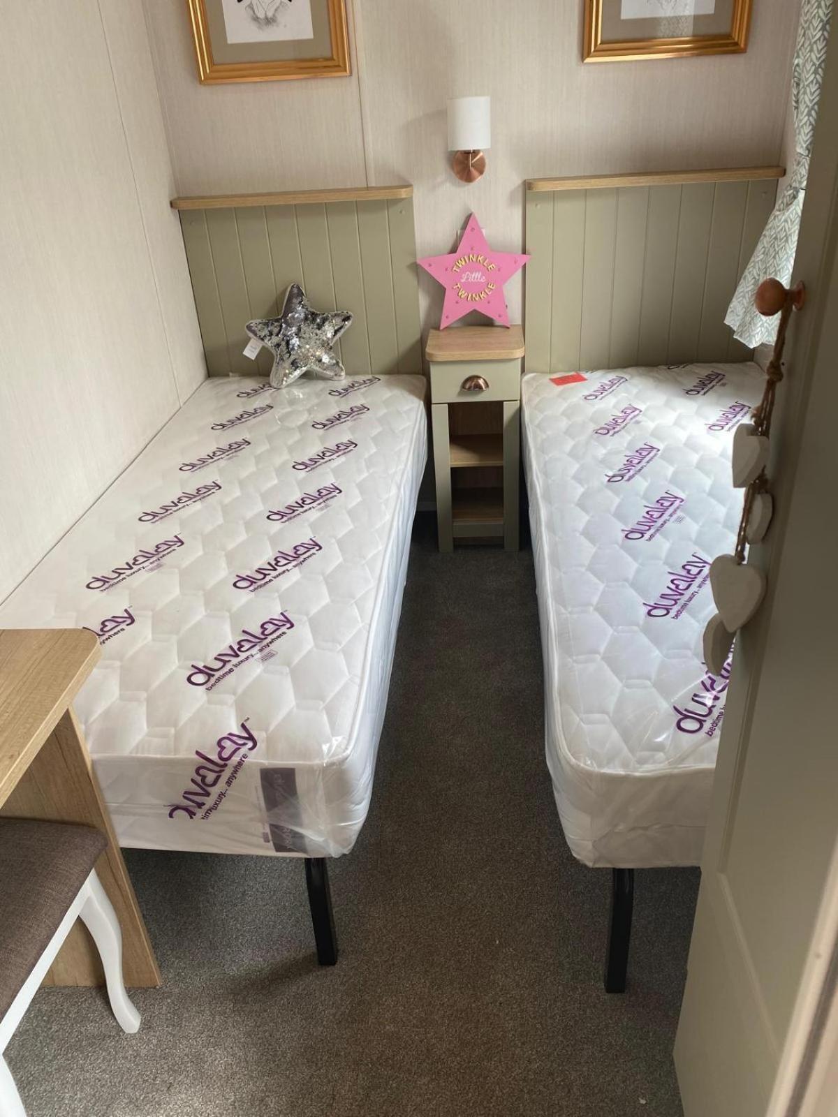 Stunning Caravan With Decking At Manor Park In Norfolk Ref 23015c *