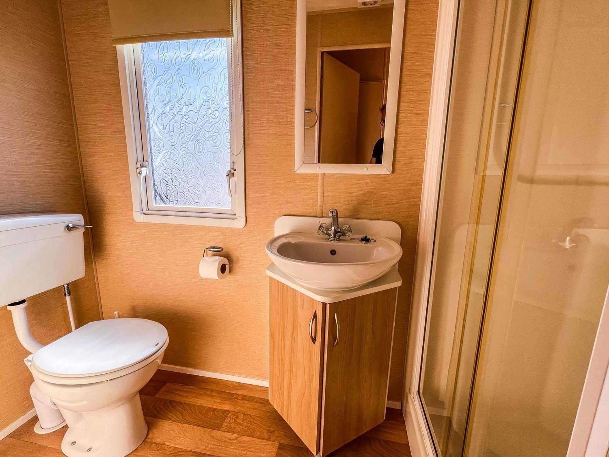 Dog Friendly 6 Berth Static Caravan By The In Ref 13008l Campsite Hunstanton