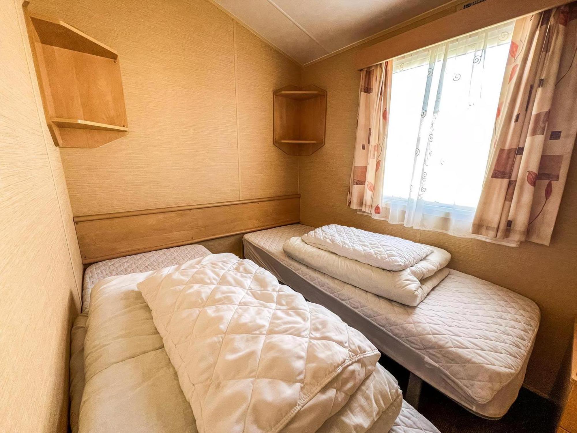 Dog Friendly 6 Berth Static Caravan By The In Ref 13008l * Hunstanton