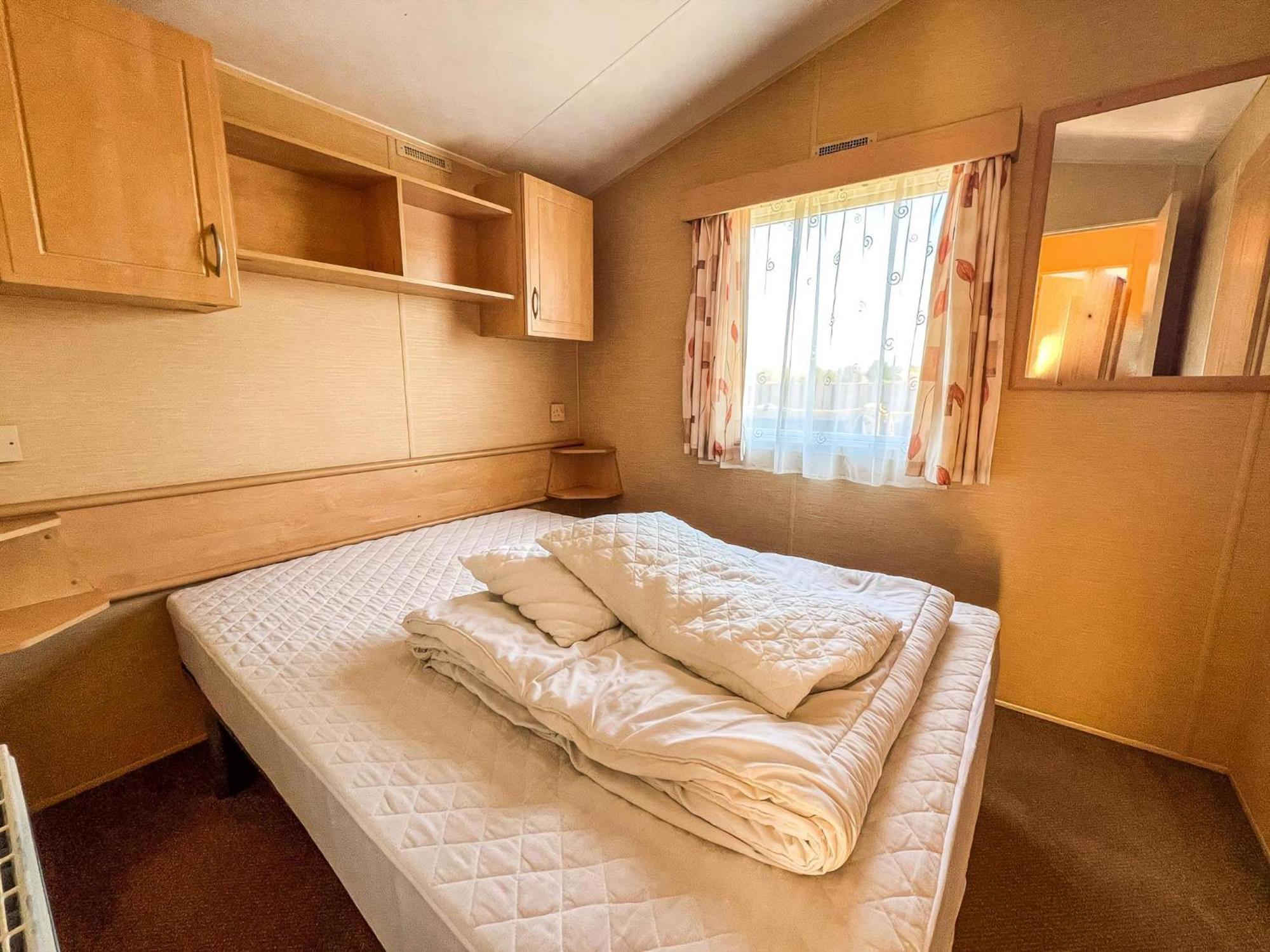 Dog Friendly 6 Berth Static Caravan By The In Ref 13008l Hunstanton