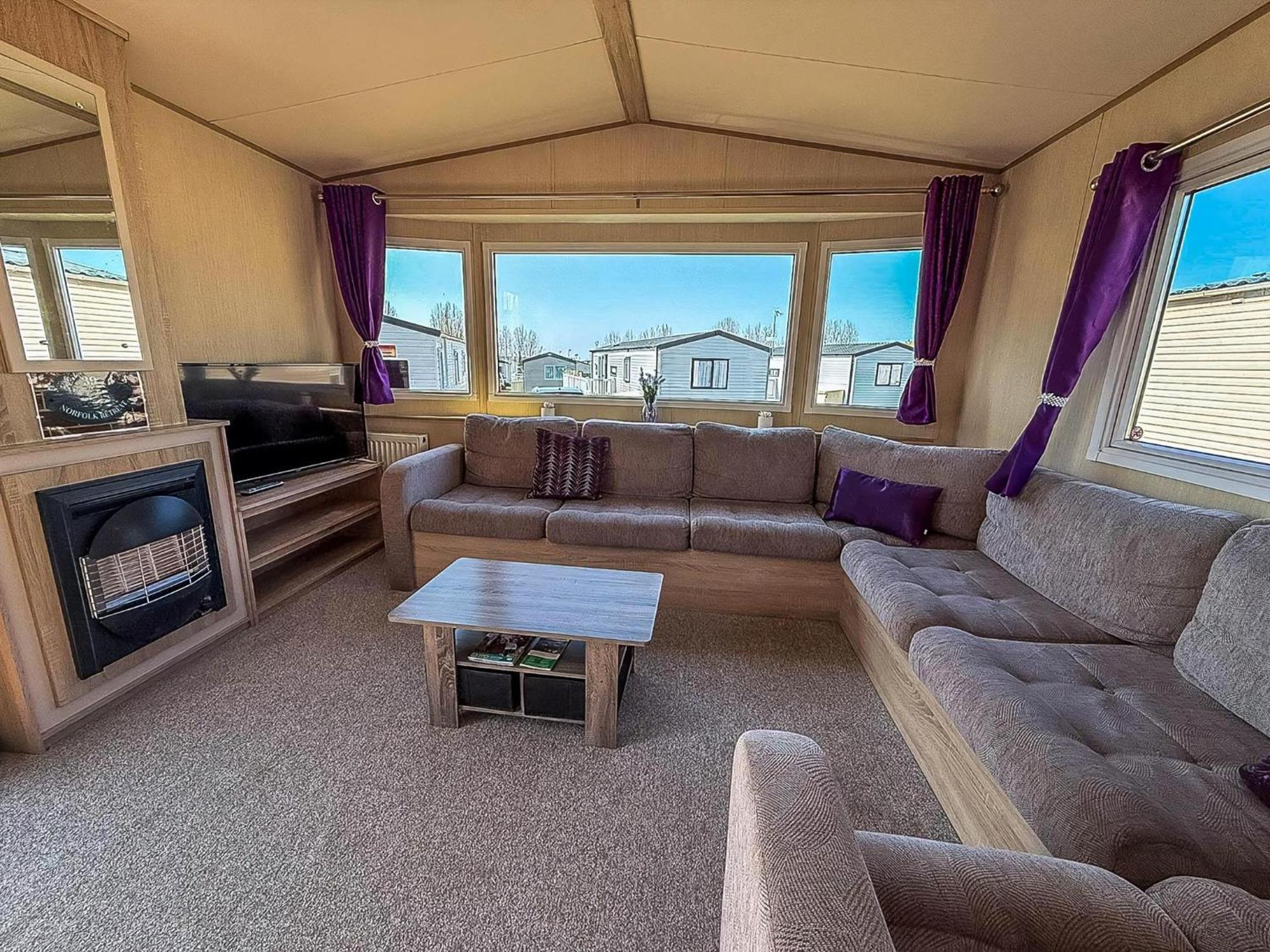 Campsite Lovely 8 Berth Caravan At Manor Park, Near Ref 23039s
