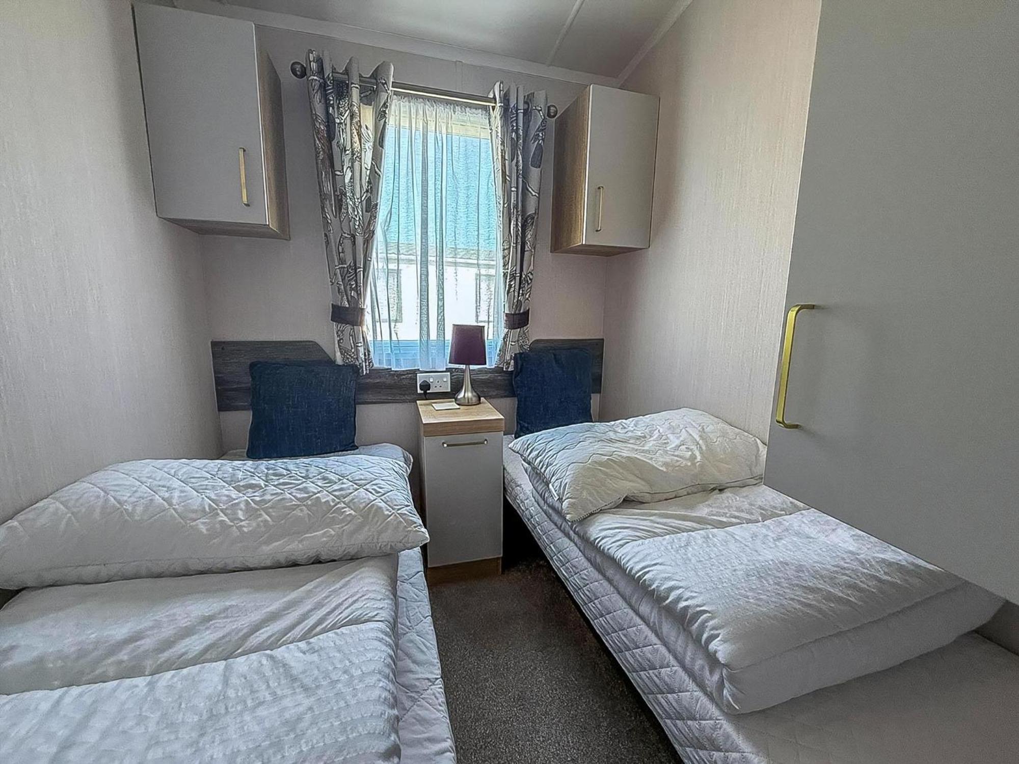 Campsite Stunning Caravan With Decking, Nearby Ref 23232k