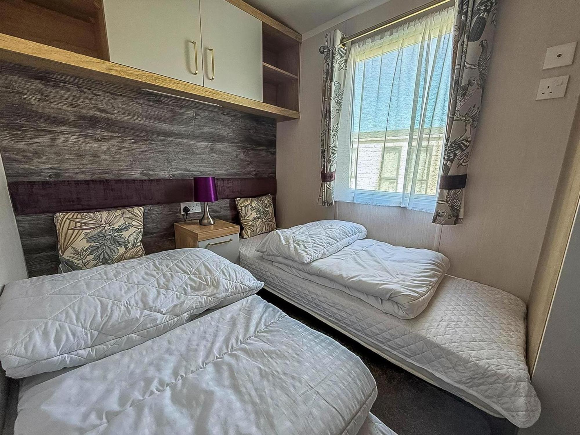 Stunning Caravan With Decking, Nearby Ref 23232k *