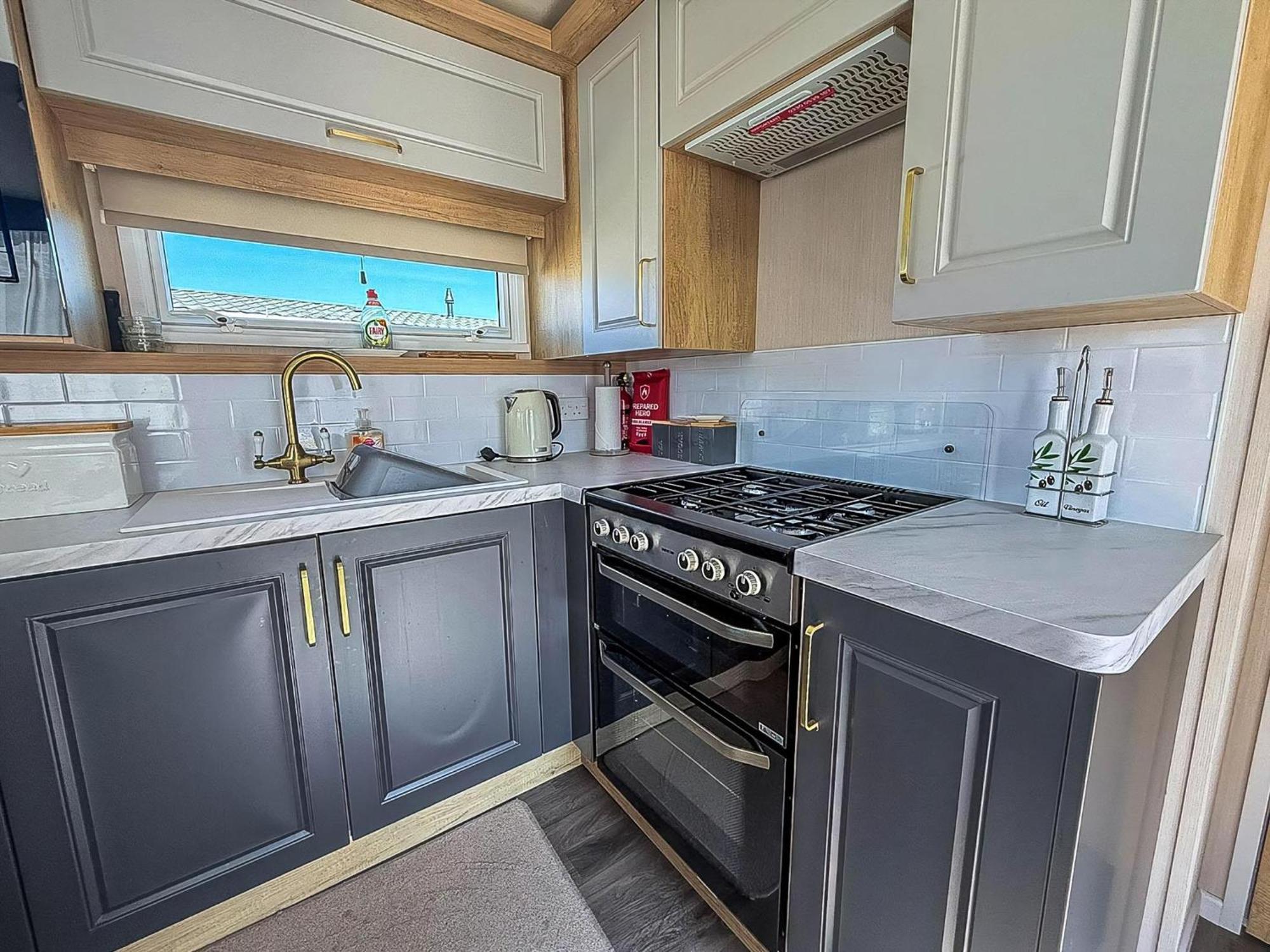 Stunning Caravan With Decking, Nearby Ref 23232k Campsite