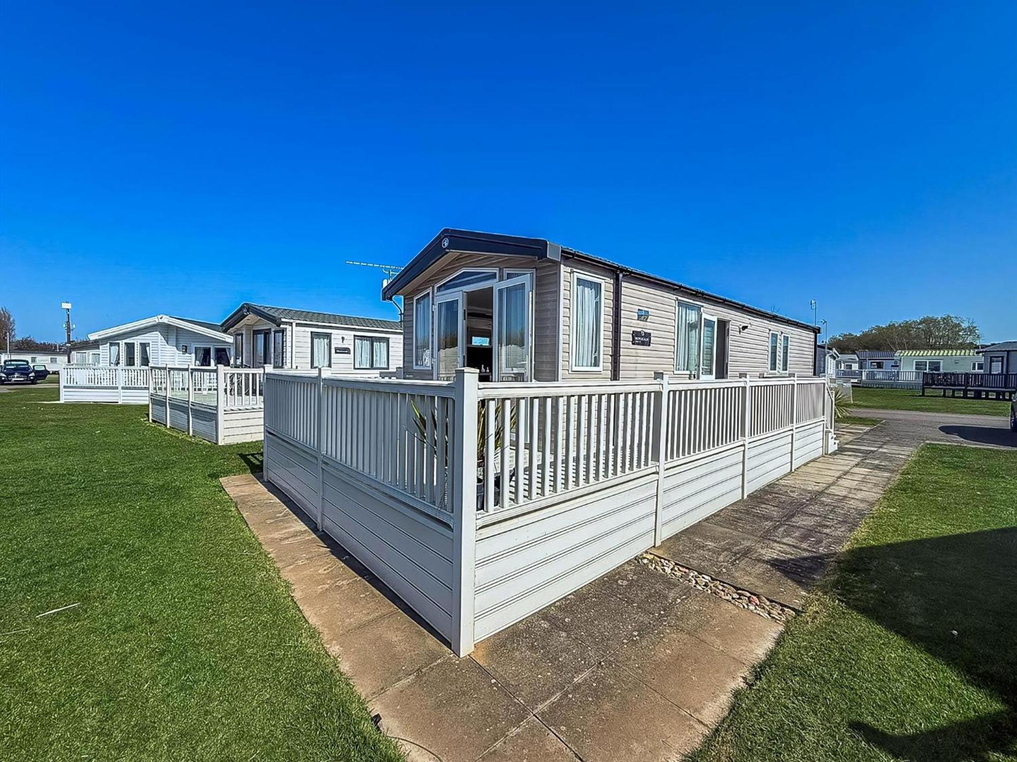 Stunning Caravan With Decking, Nearby Ref 23232k Hunstanton