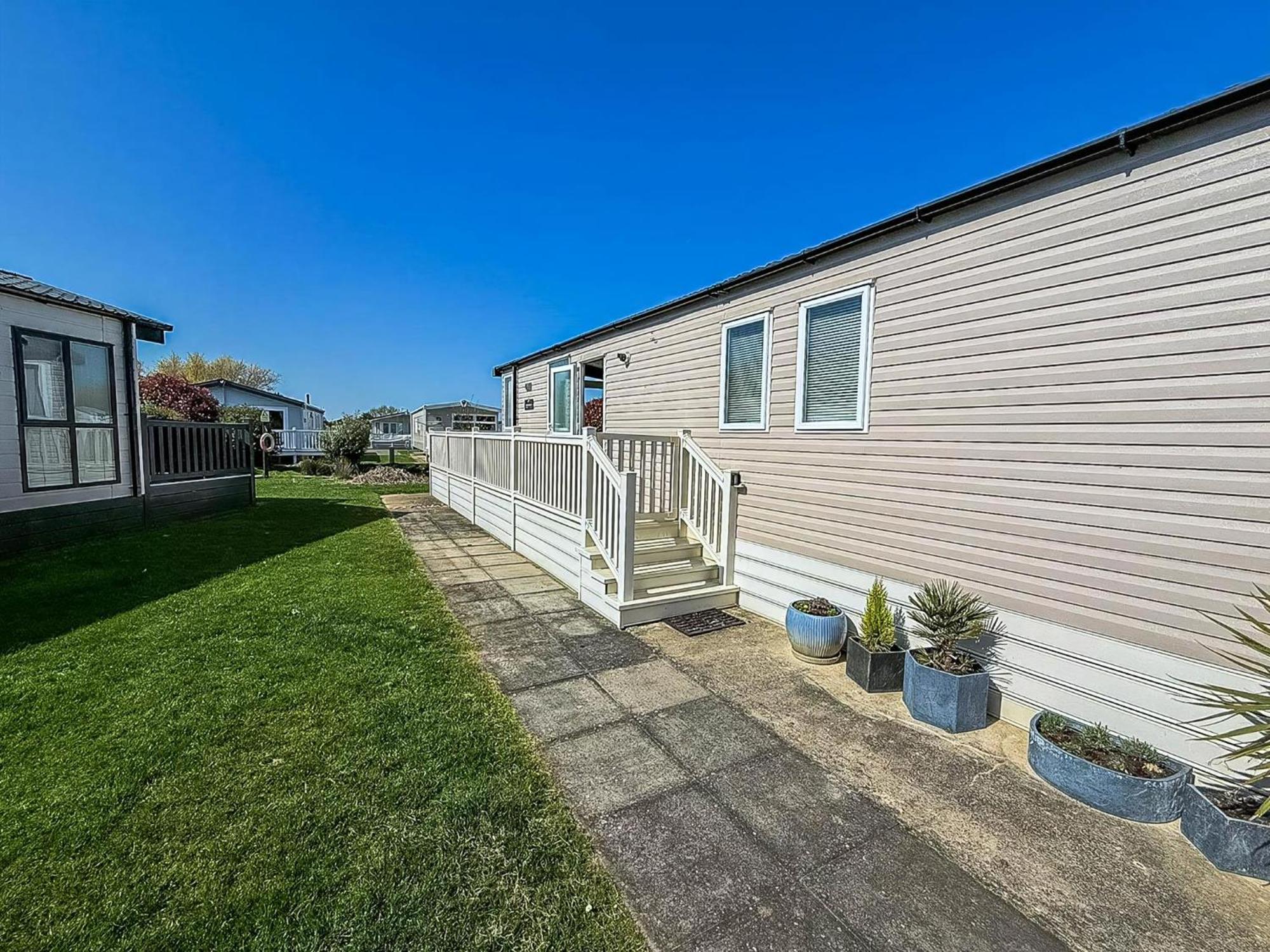 Campsite Stunning Caravan With Decking, Nearby Ref 23232k *