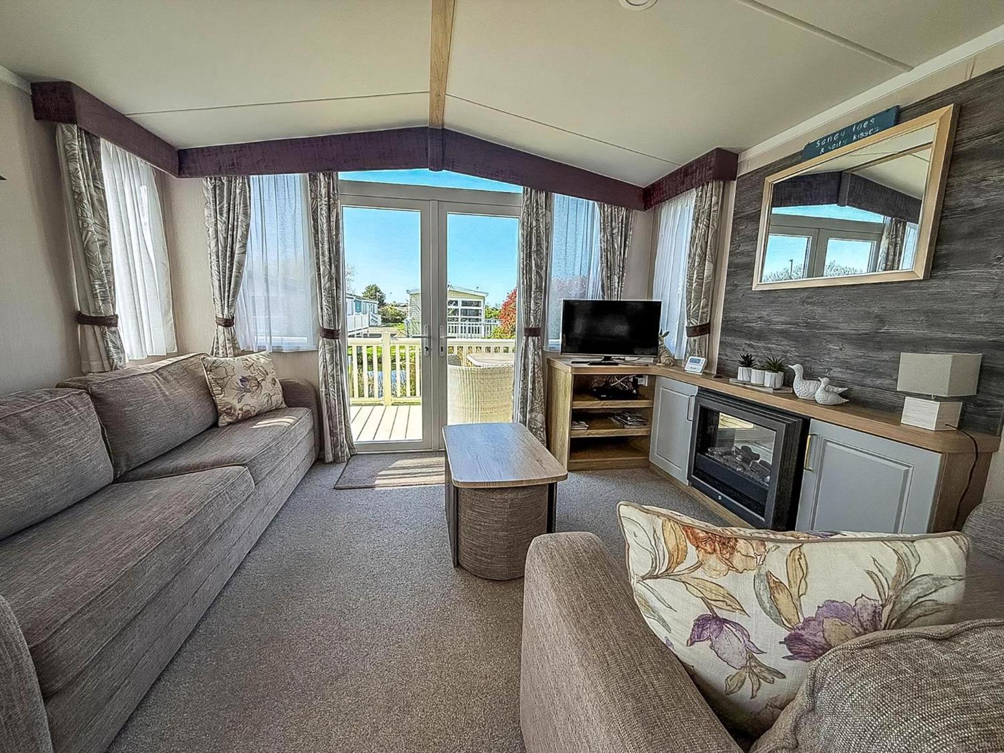 Campsite Stunning Caravan With Decking, Nearby Ref 23232k