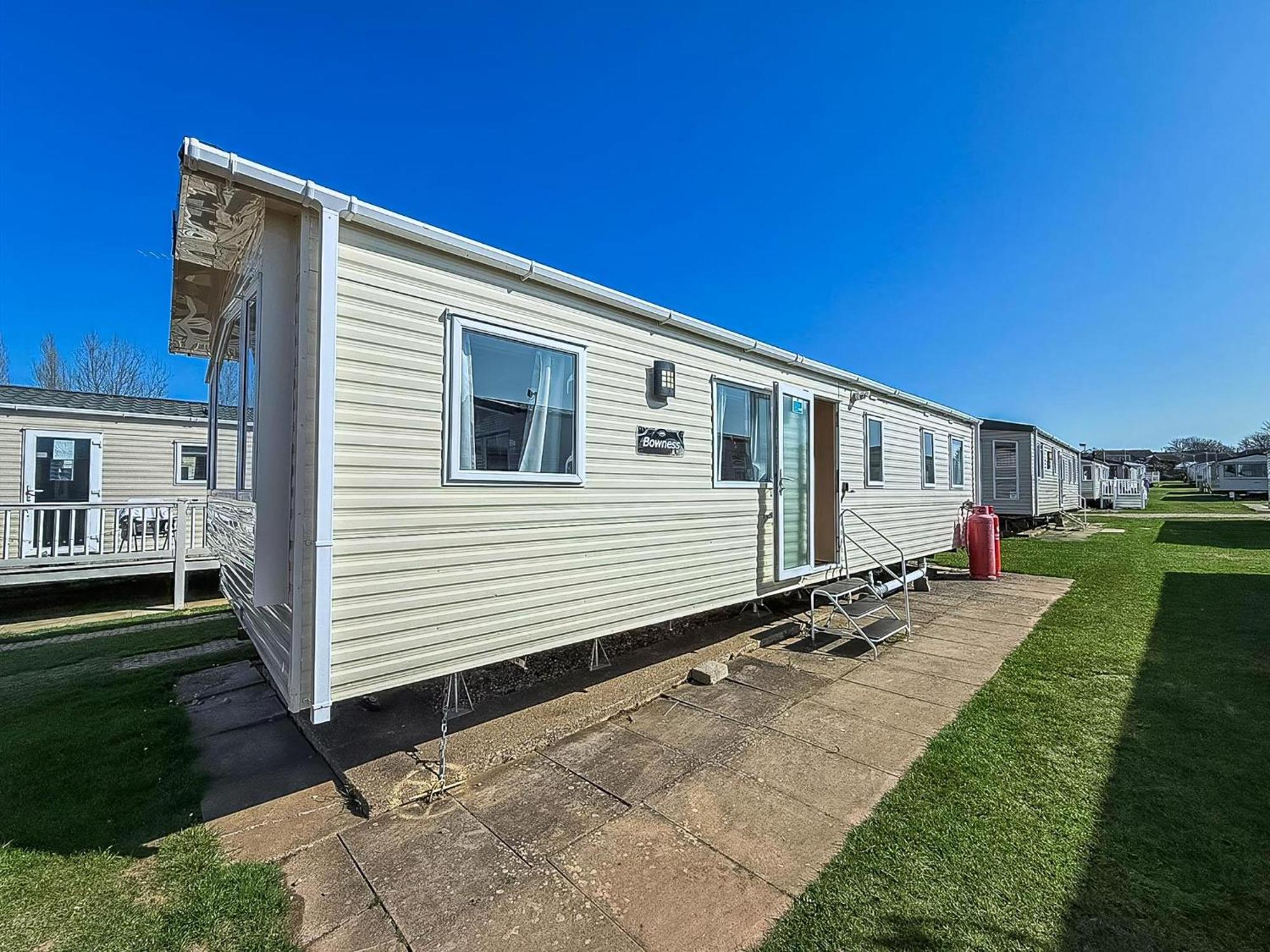 Campsite Cosy 8 Berth Caravan For Hire At Manor Park In Ref 23065t