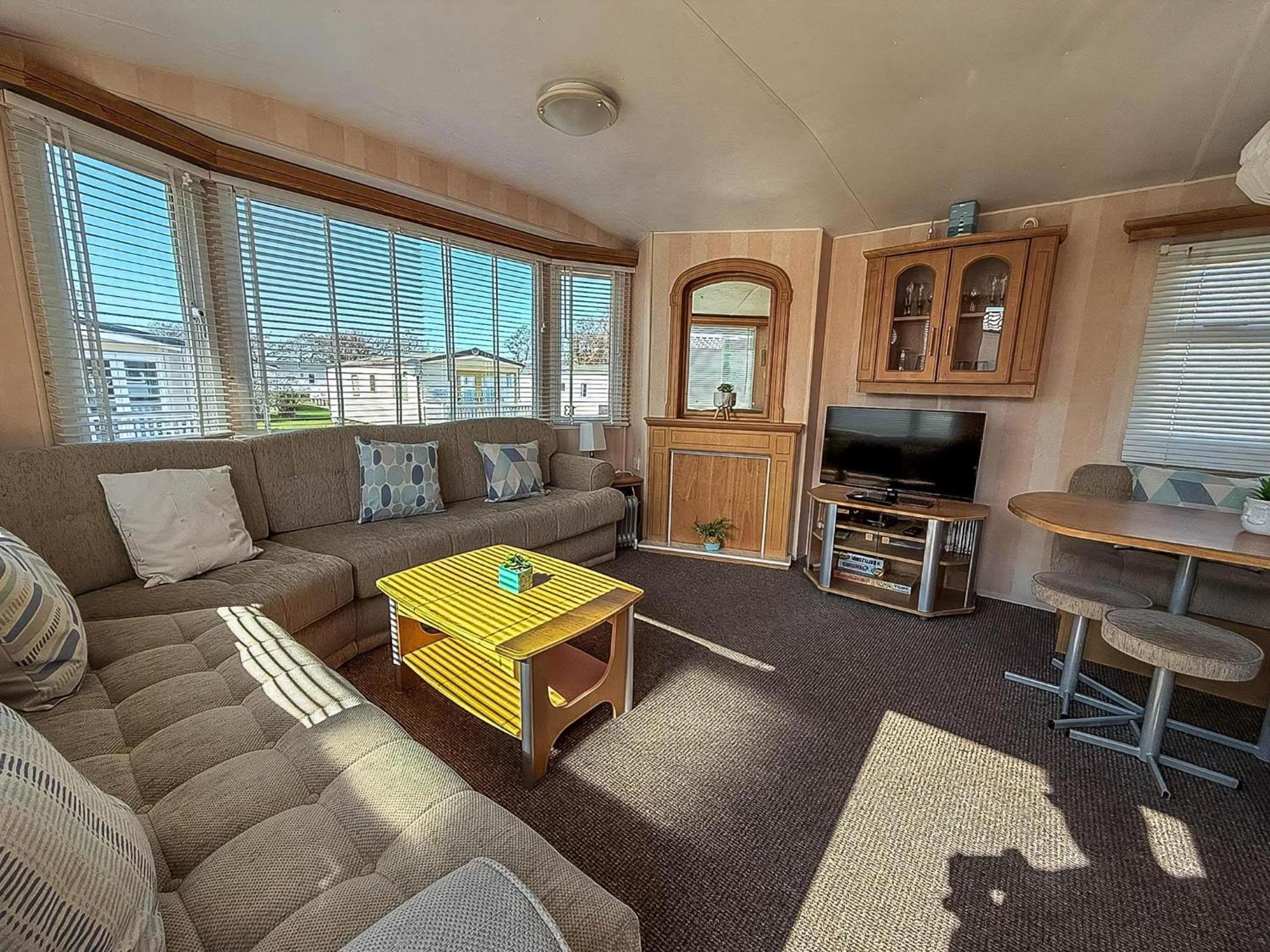 Caravan With Decking At Manor Park, Nearby Ref 23013c