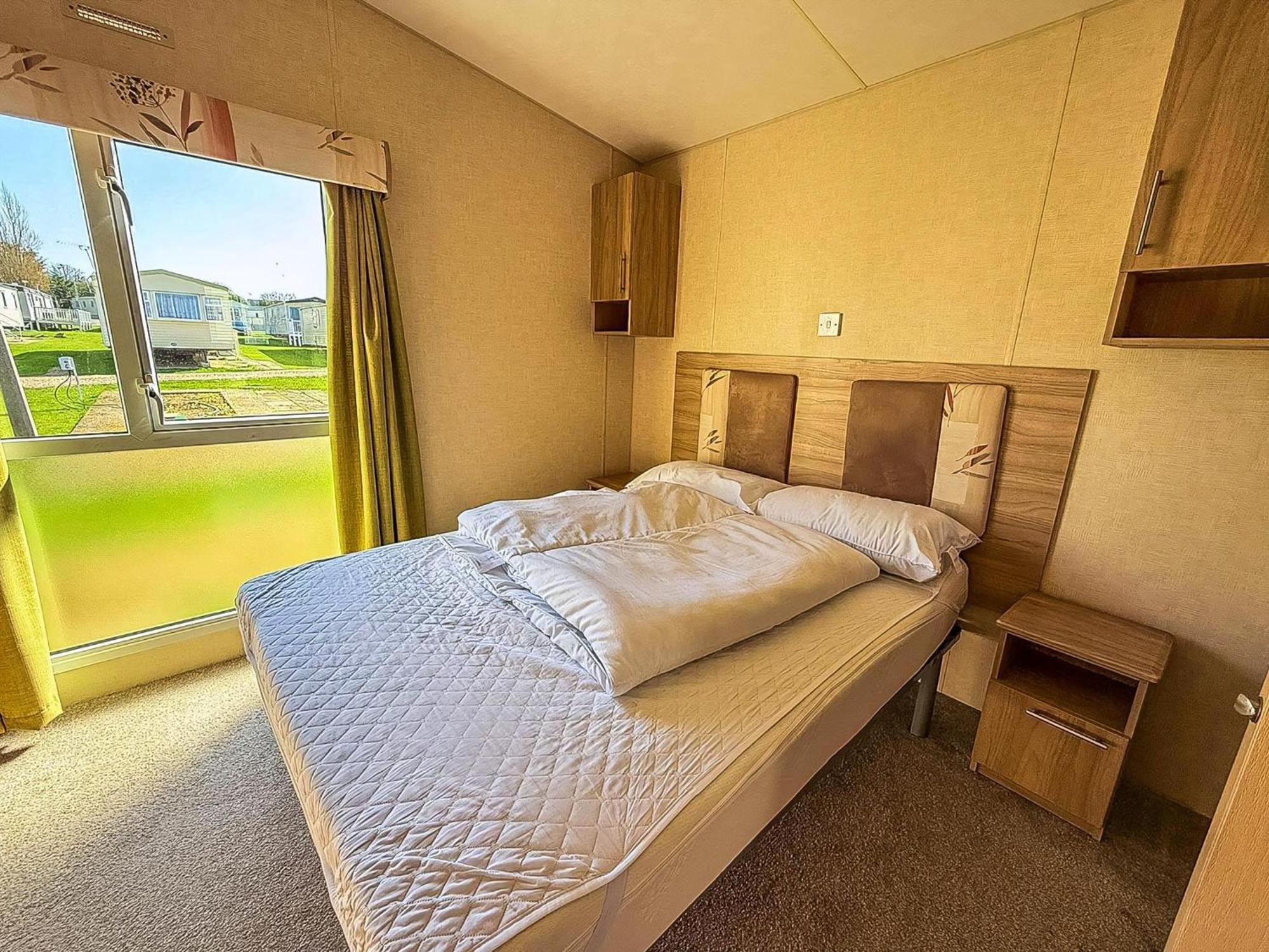 Campsite Lovely 6 Berth Caravan Nearby In Norfolk Ref 23071t *